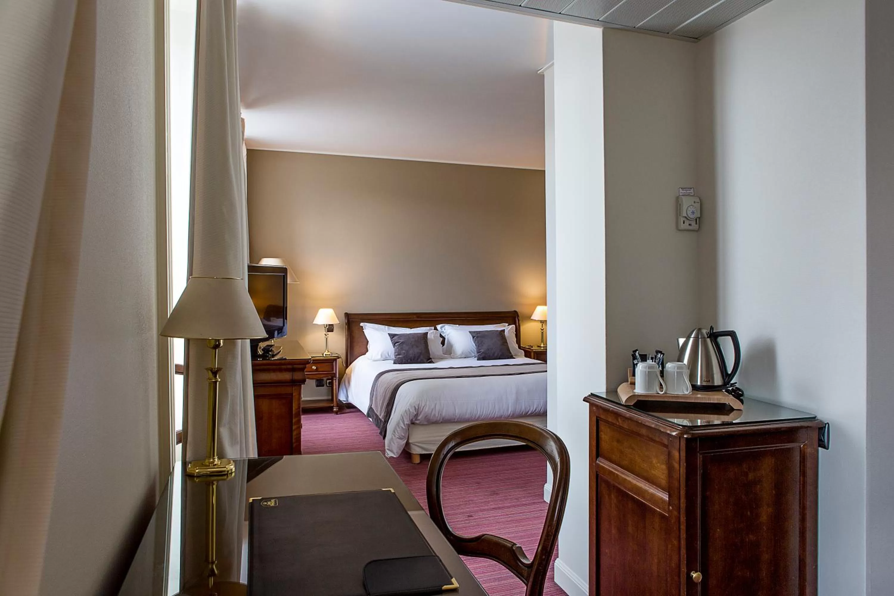Bedroom, Bed in Best Western Grand Hotel de Bordeaux