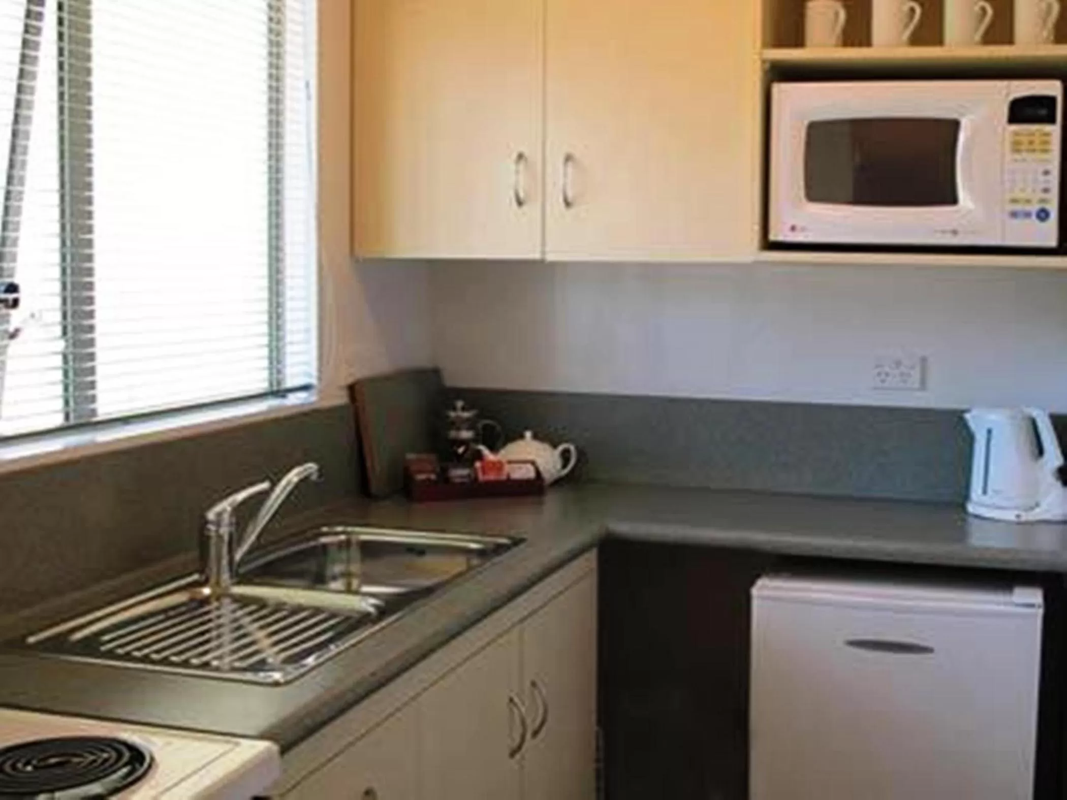 Kitchen or kitchenette in Riverview Motel