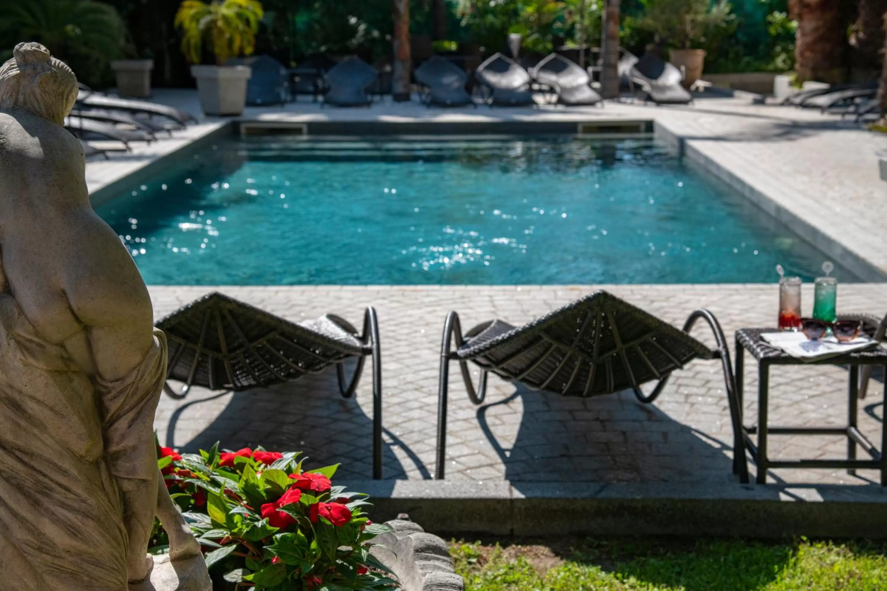 Pool view in GOLDEN TULIP CANNES HOTEL de PARIS