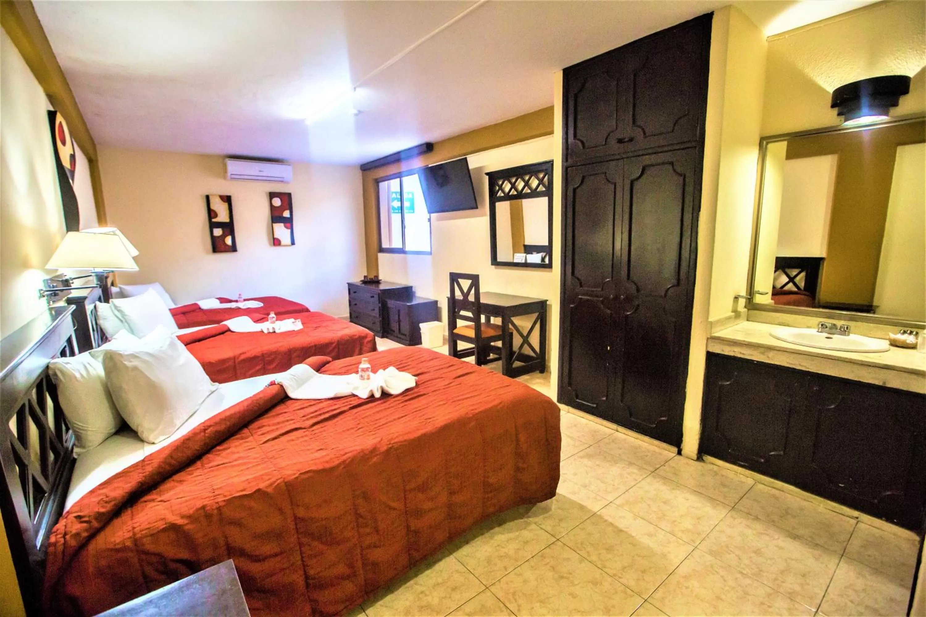 TV and multimedia, Bed in Hotel Plaza Mirador