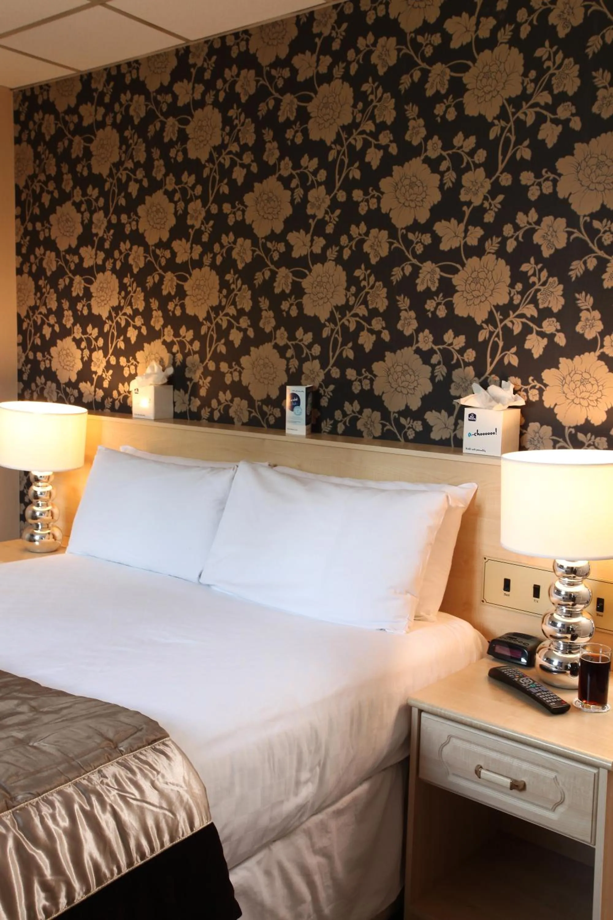 Bed in Best Western New Kent Hotel