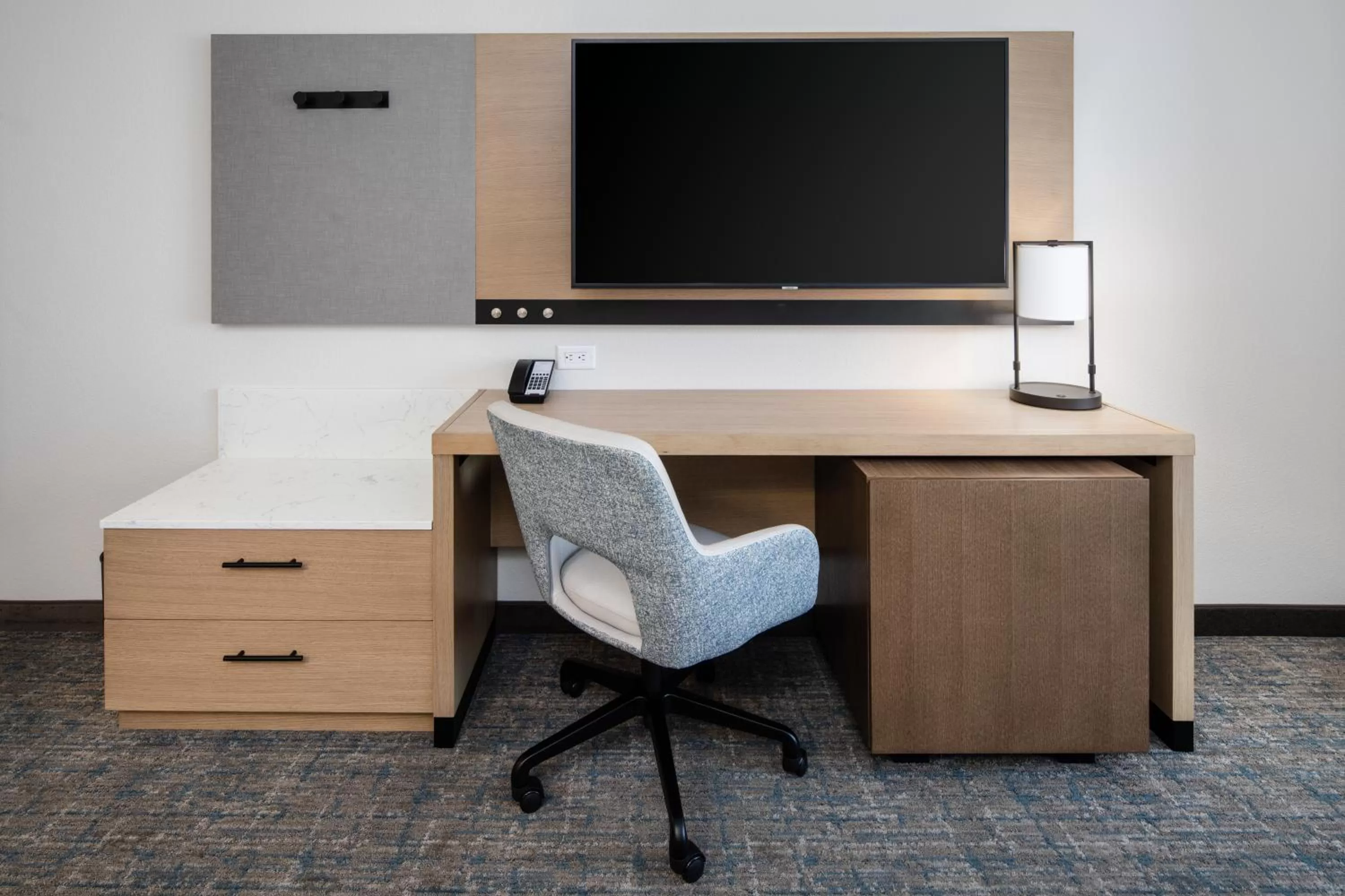 TV and multimedia in Hyatt Place Bakersfield