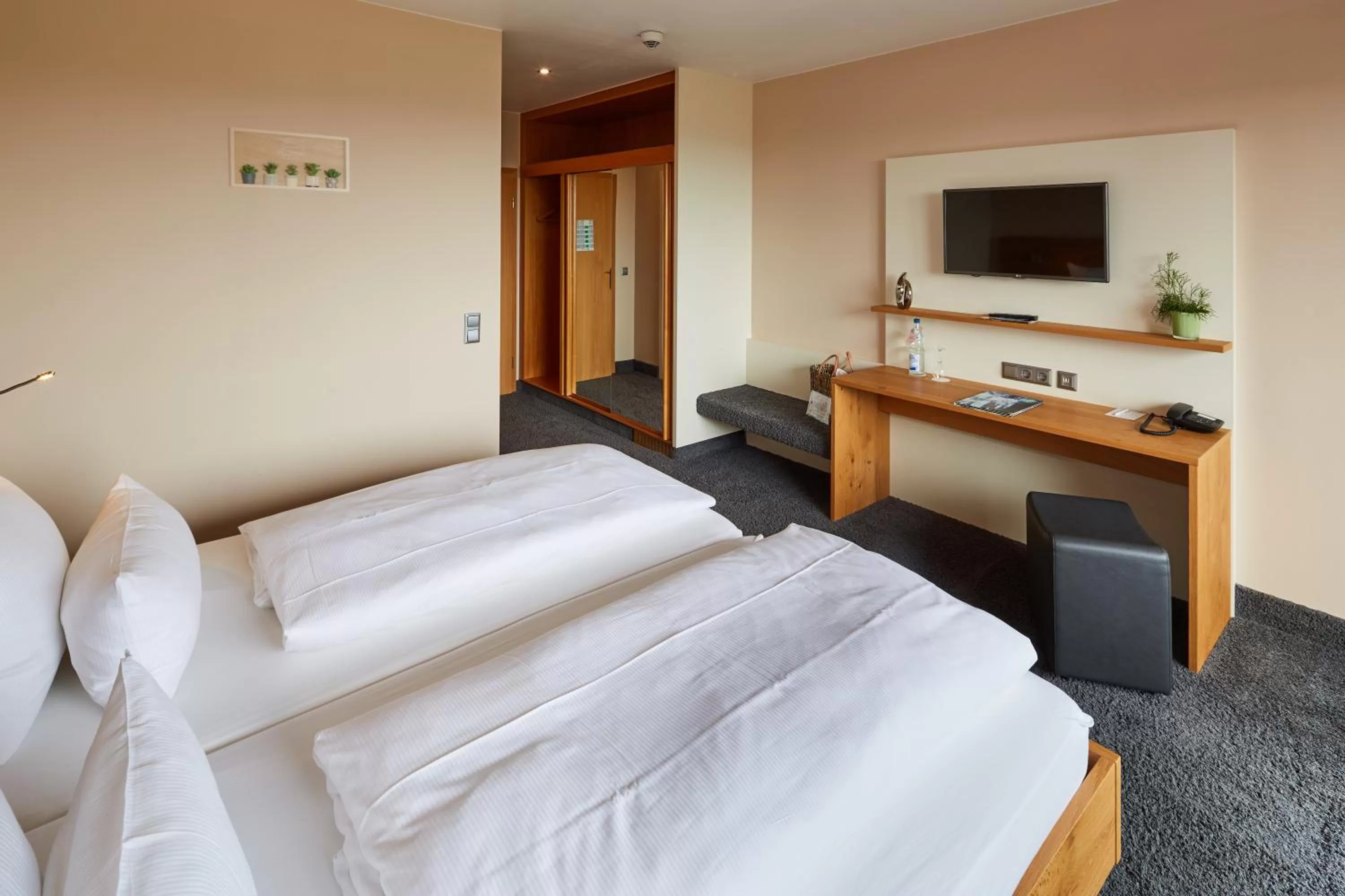 Living room, Bed in NaturKulturHotel Stumpf