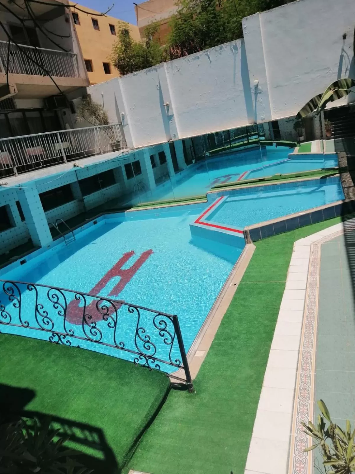 Swimming pool in Windsor Hotel Luxor 中國人之家