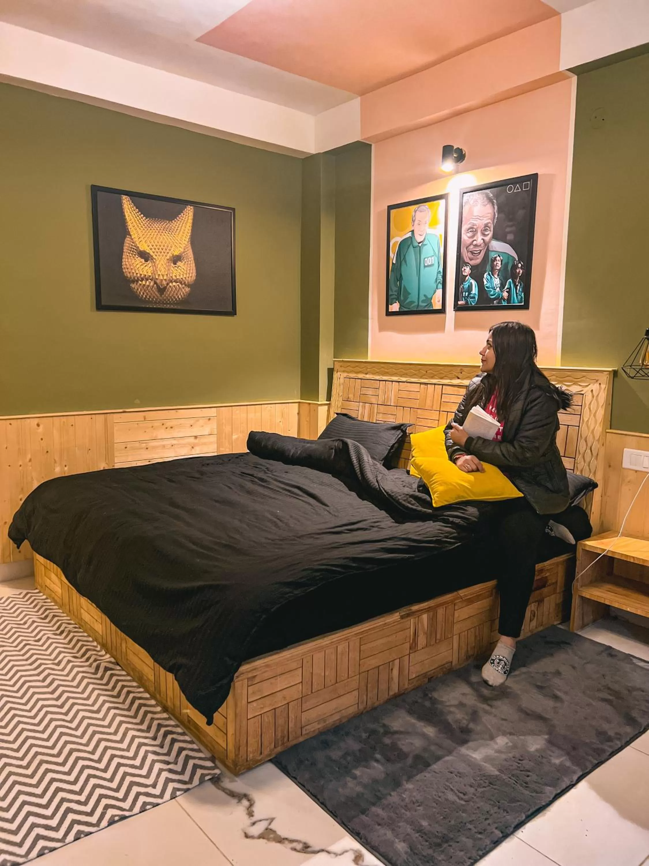 King Room with Garden View - single occupancy in Whoopers Hostel Manali