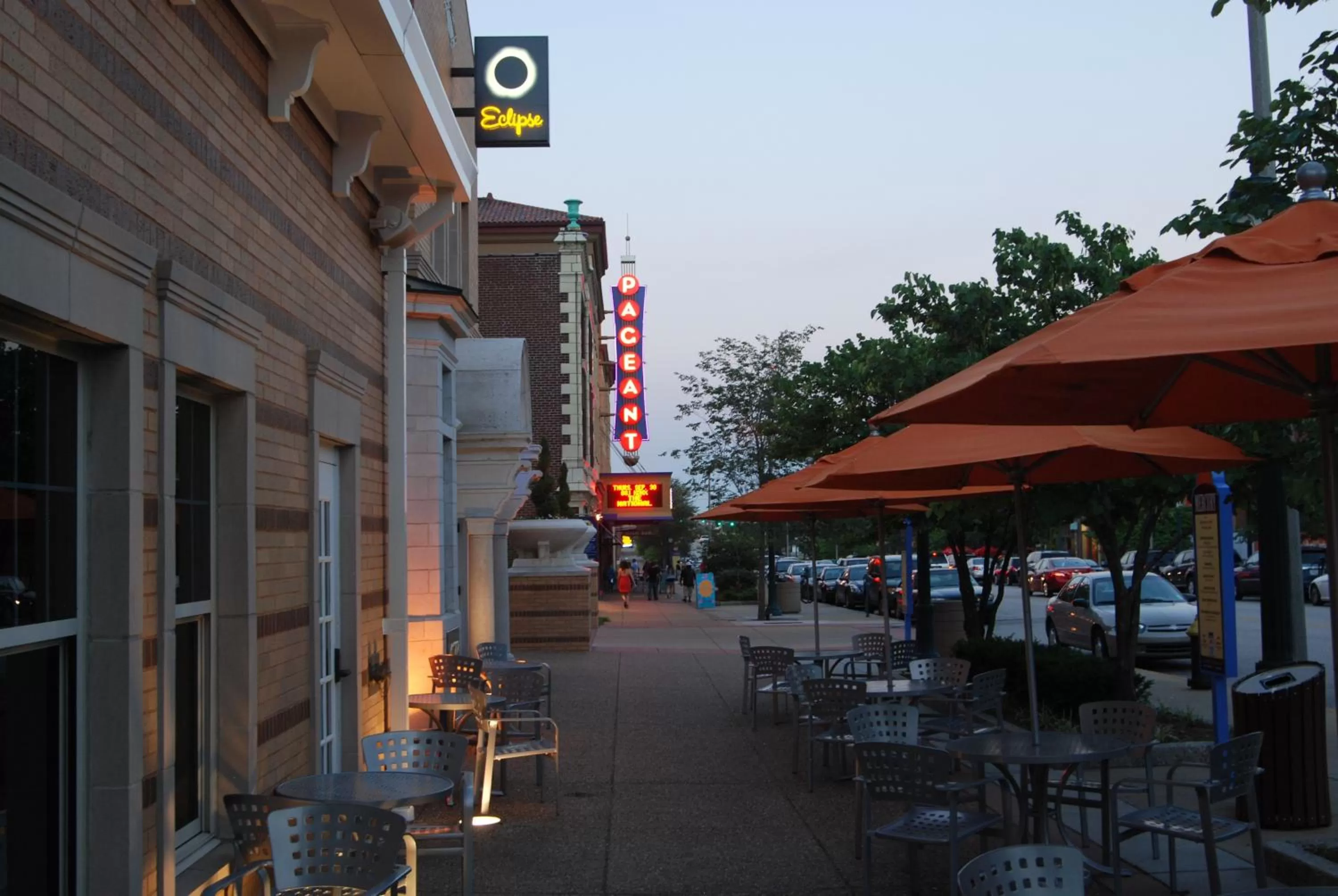 Restaurant/places to eat in The Moonrise Hotel