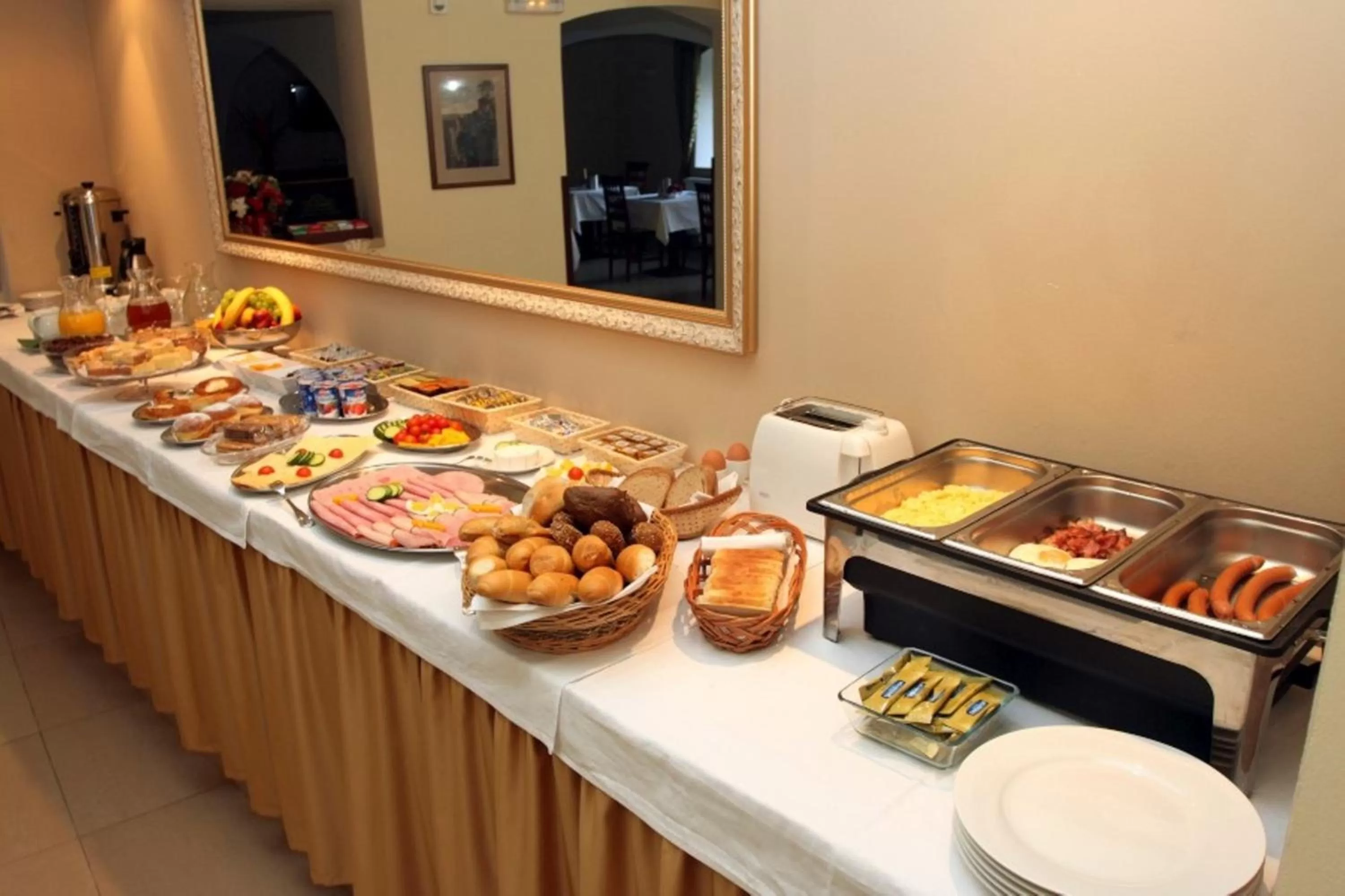 Buffet breakfast in Hotel U Krále