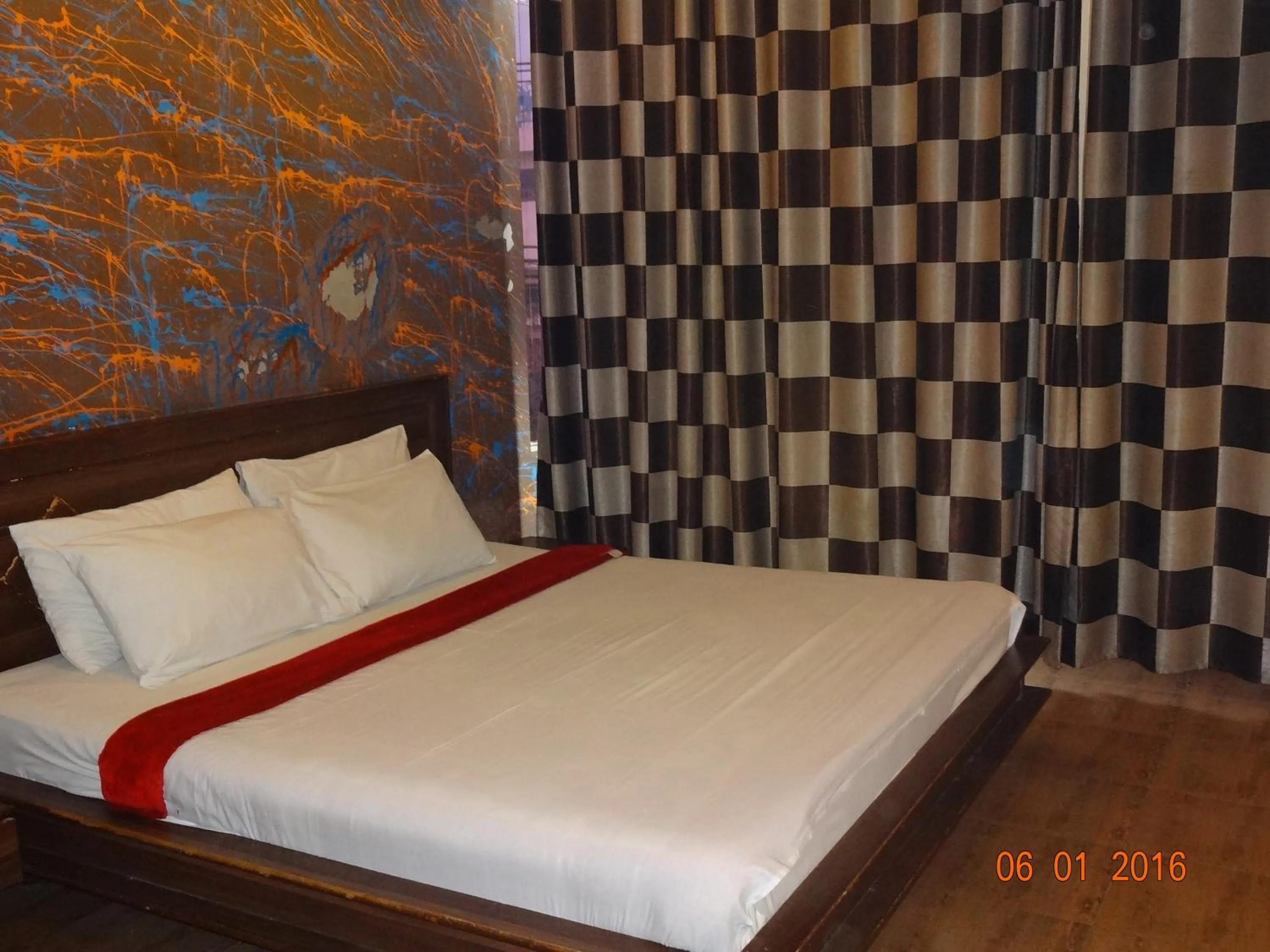 Bed in Premier Inn Davis Road Lahore