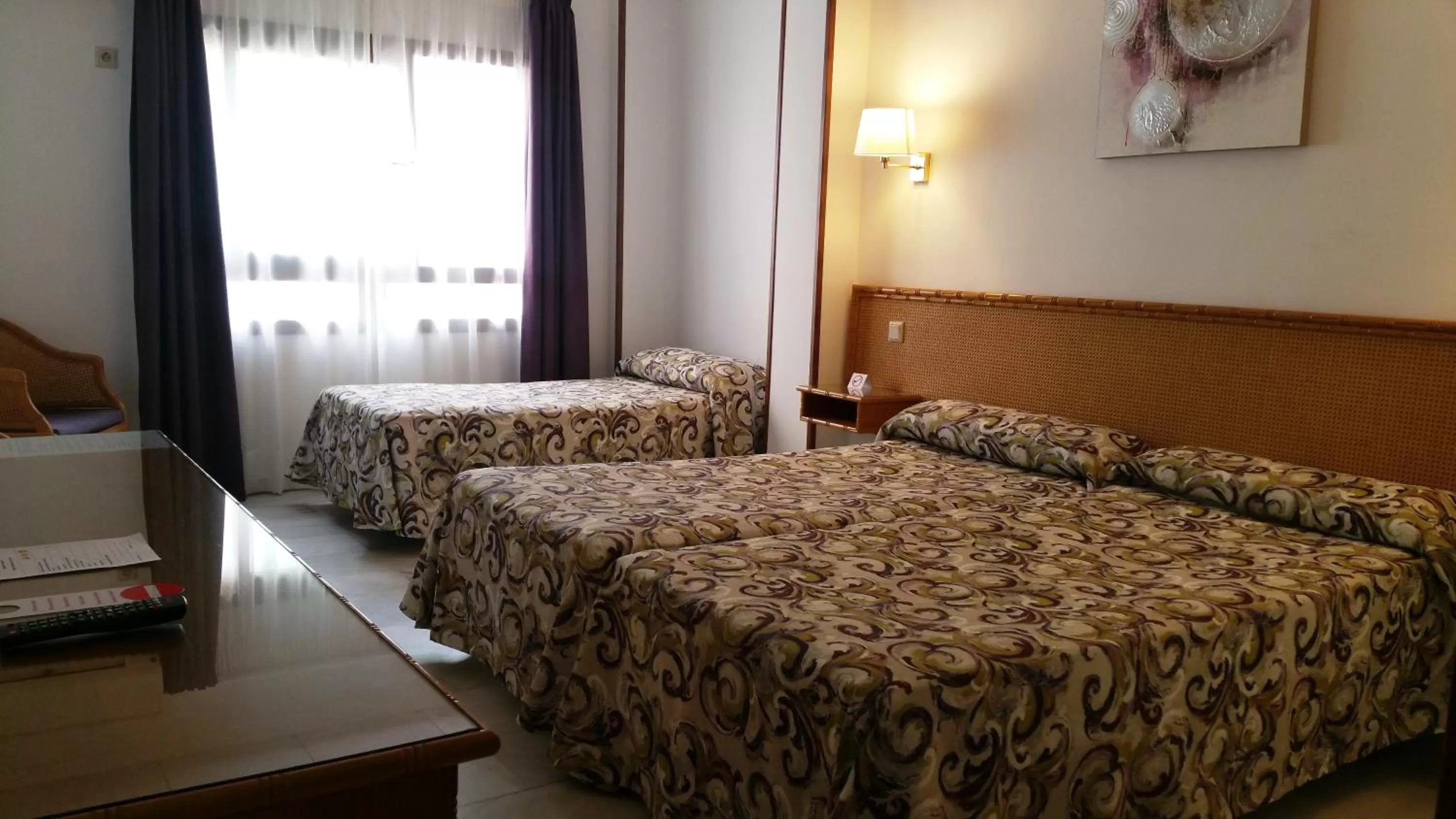 Twin Room with Extra Bed (2 Adults + 1 Child) in Ona Las Rampas