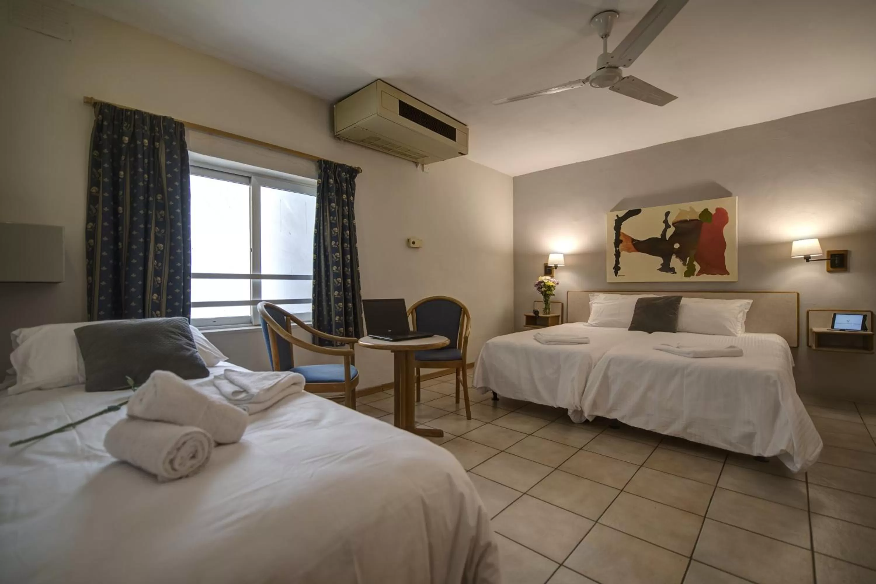 TV and multimedia, Bed in Sliema Chalet Hotel