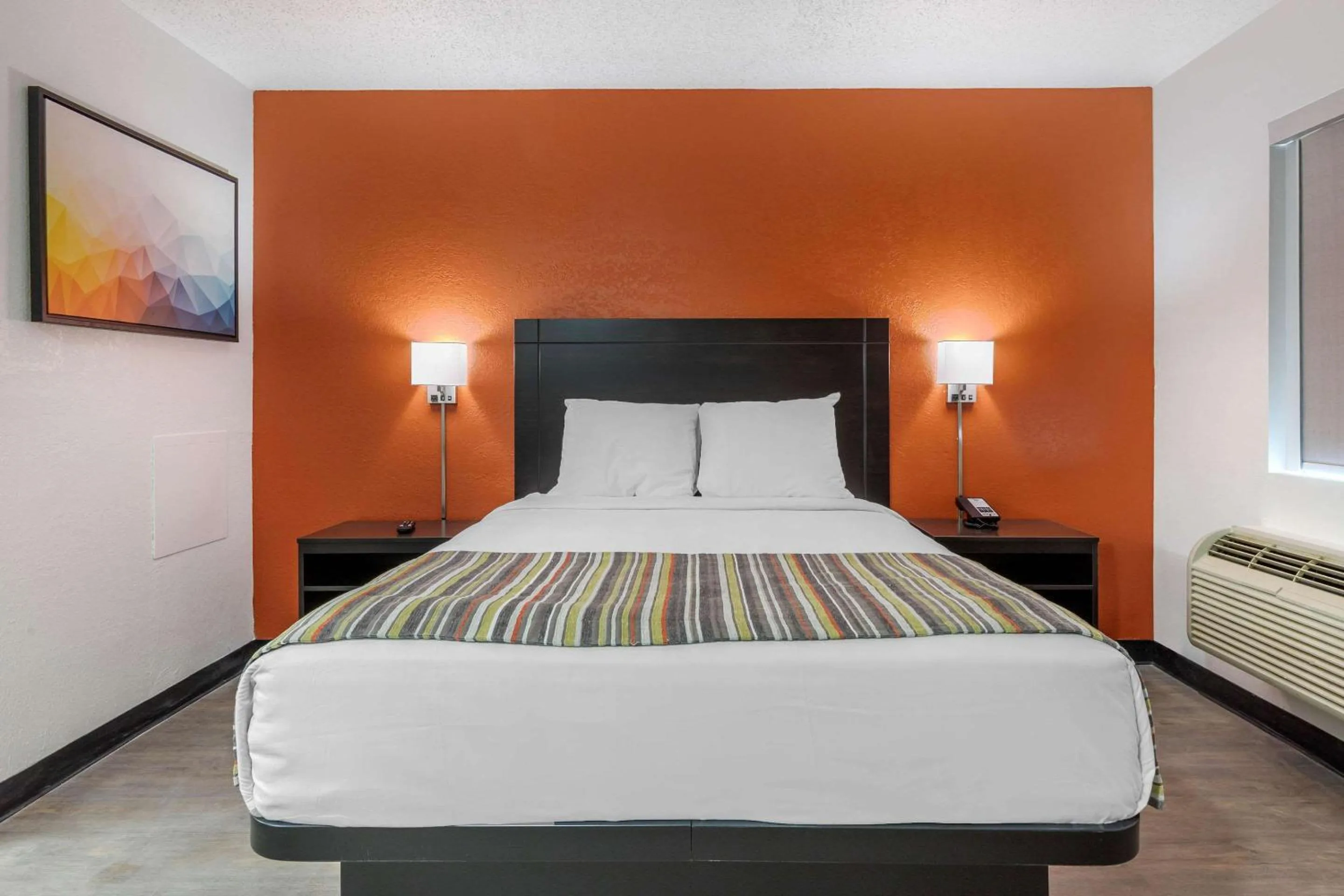 Bedroom, Bed in Suburban Studios Spartanburg - I-26