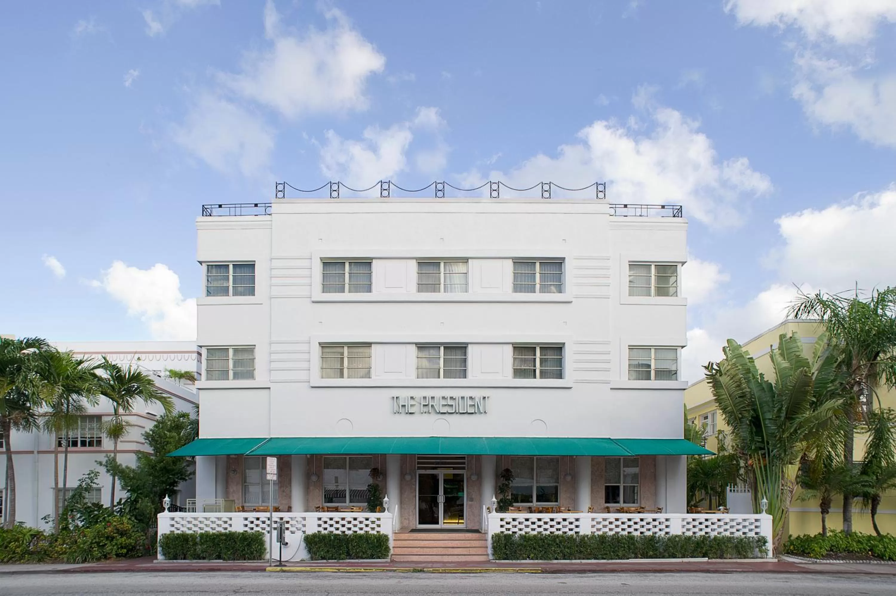 Facade/entrance in President Hotel