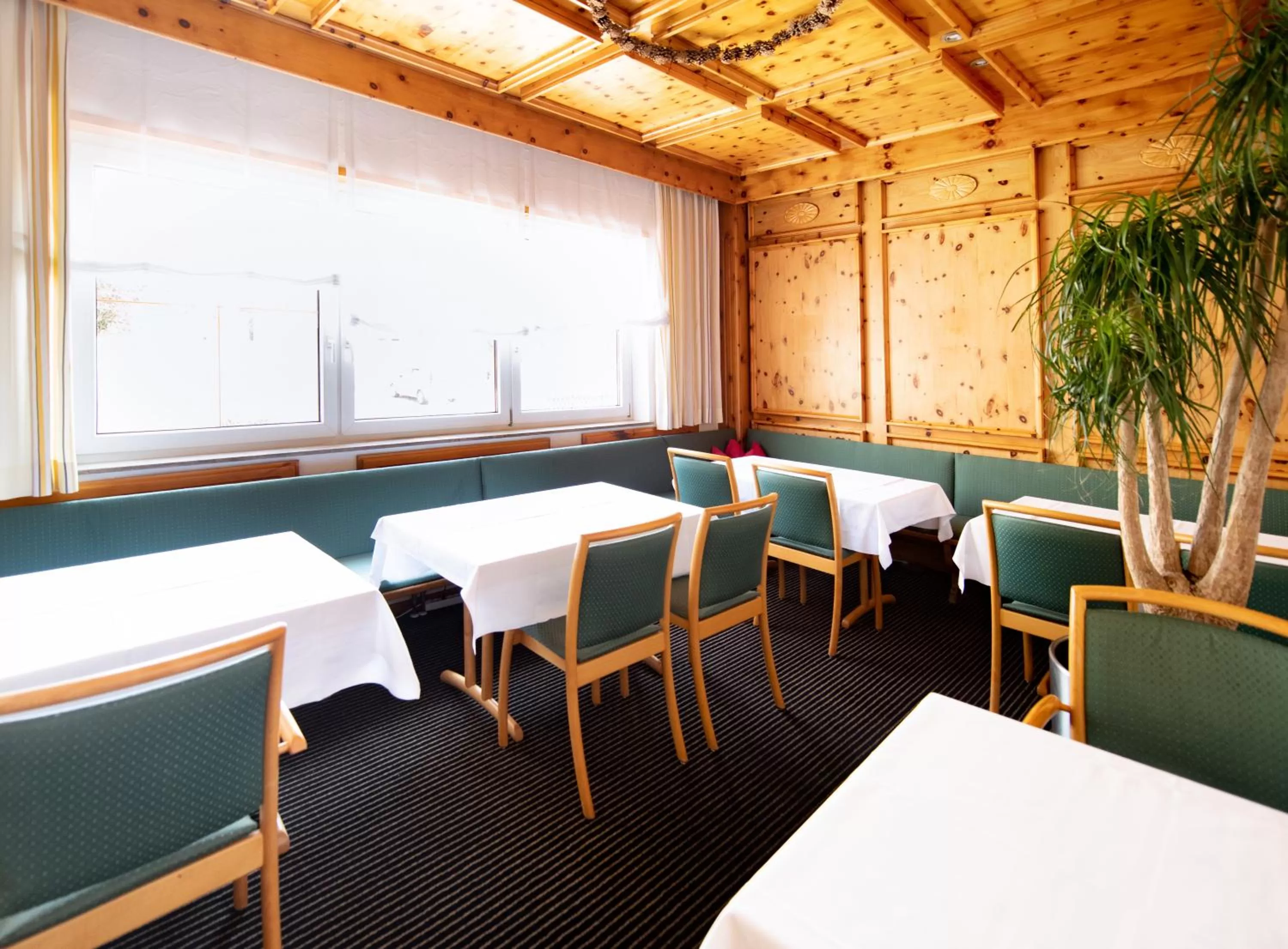 Breakfast, Restaurant/Places to Eat in Stadthotel Giengen