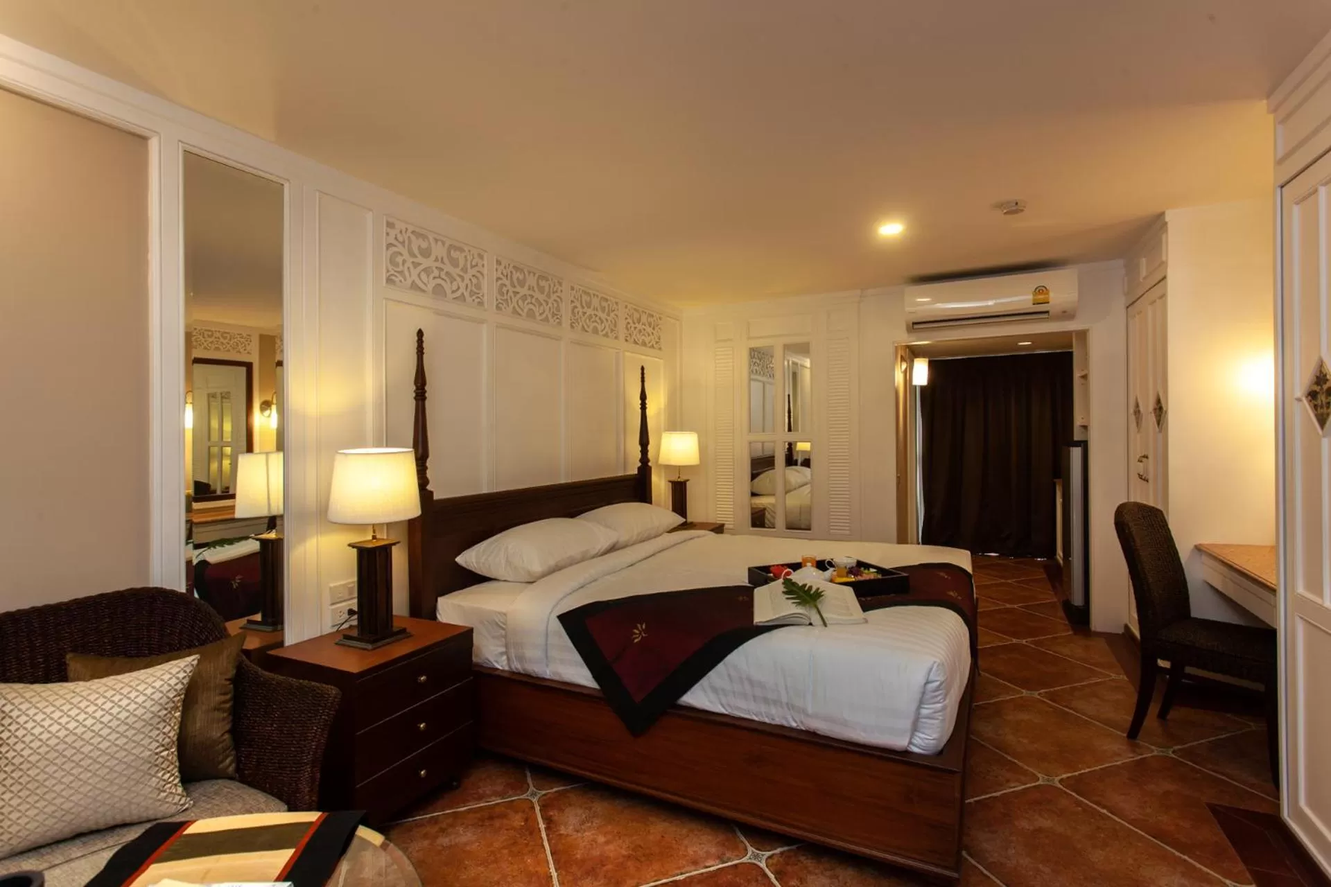 Photo of the whole room, Bed in Viangbua Mansion