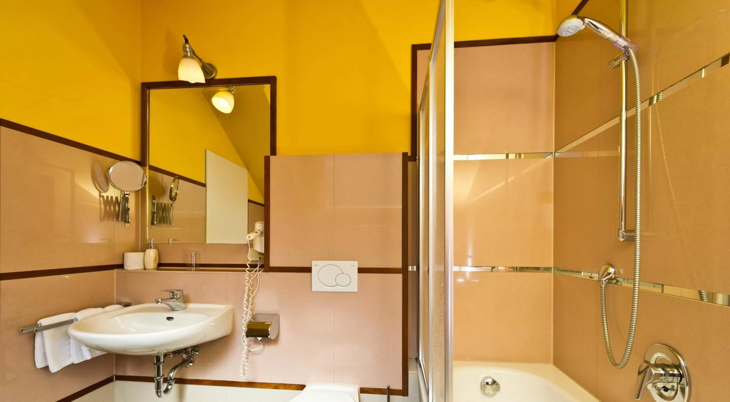 Bathroom in Hotel Monpti