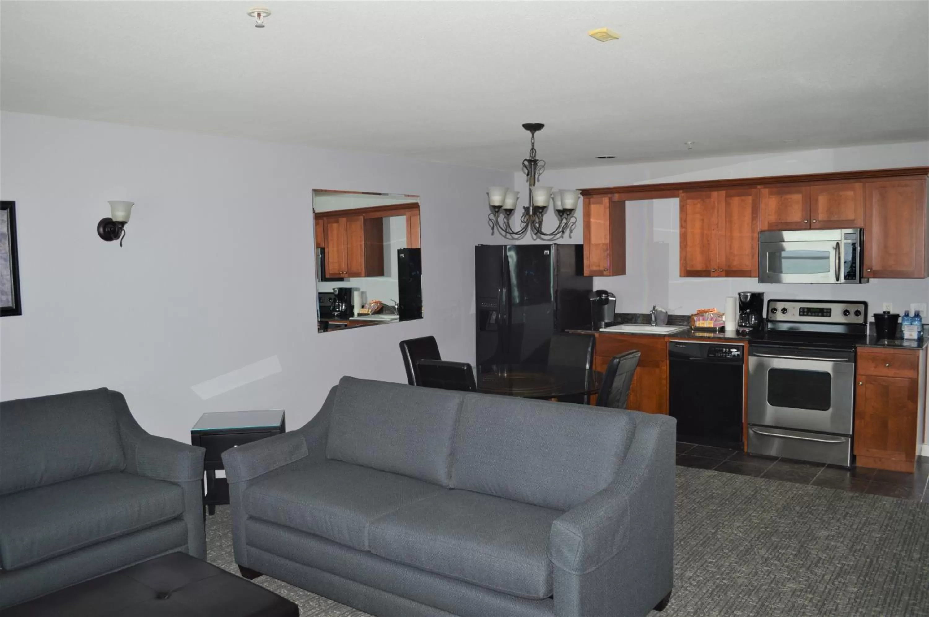 Kitchen or kitchenette in Starfish Manor Oceanfront Hotel