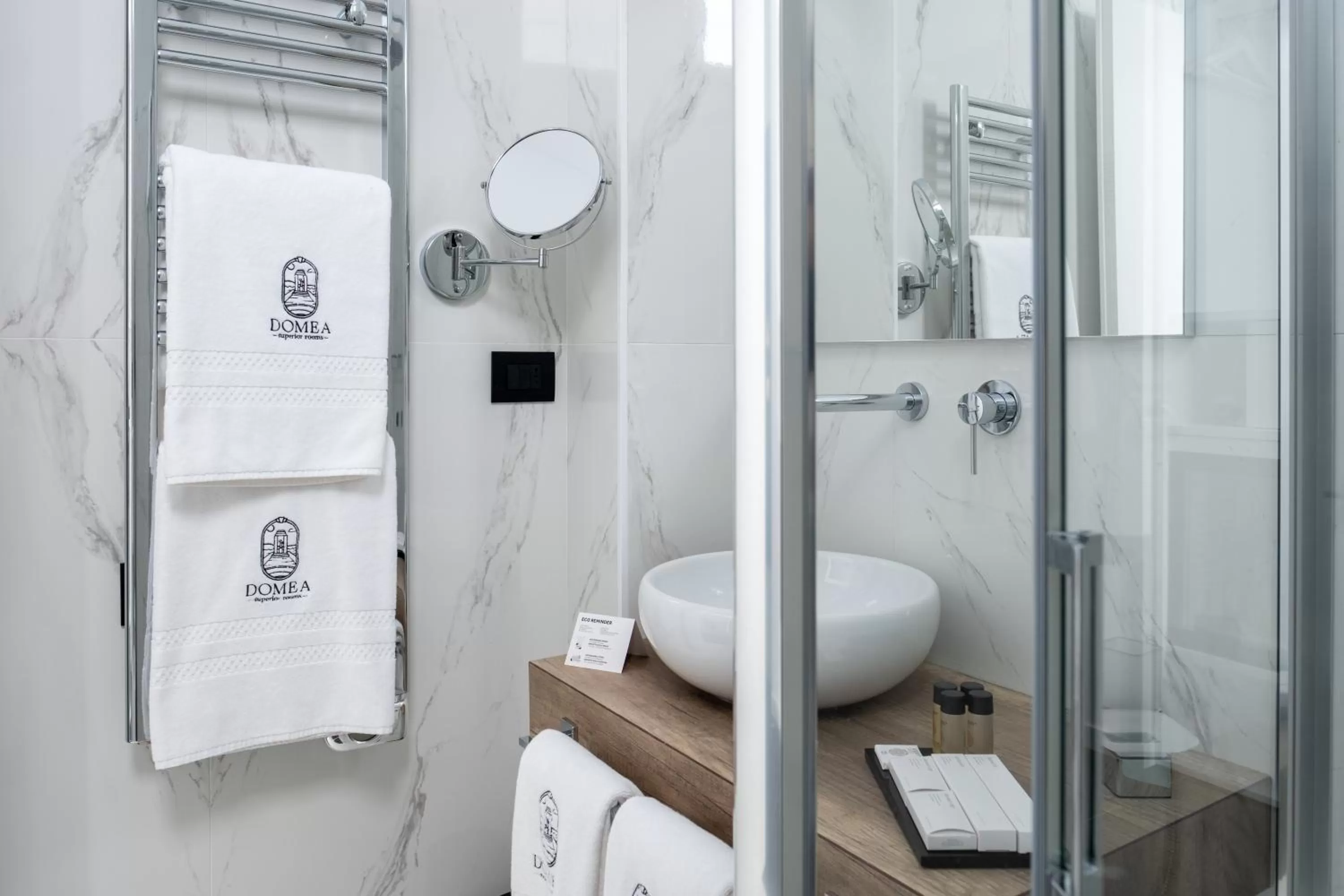 Shower in Domea Superior Rooms Bed and Breakfast