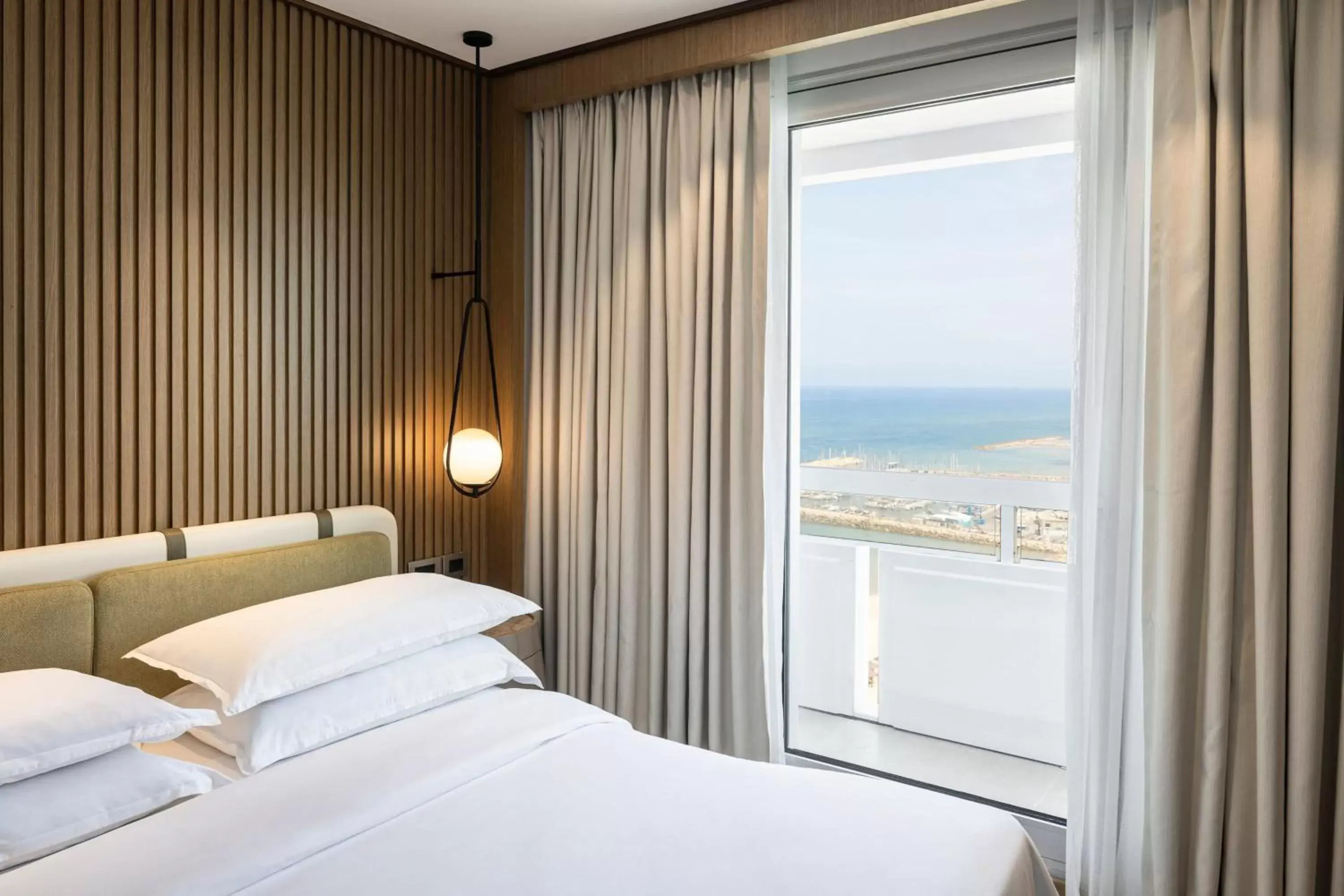 Club Queen Room - single occupancy - Seafront/Adults only/Club Lounge Access in Sheraton Grand Tel Aviv Club Queen Room - single occupancy - Seafront/Adults only/Club Lounge Access in Sheraton Grand Tel Aviv