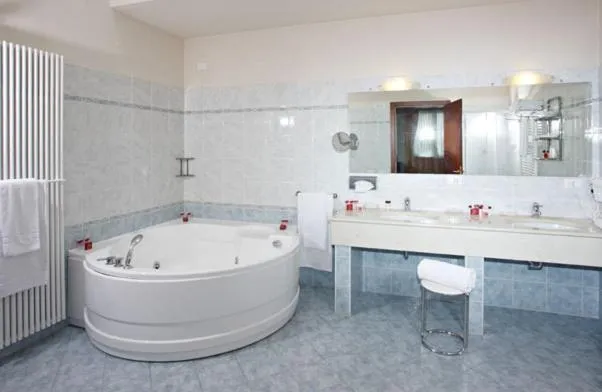 Bathroom in Hotel Gabarda