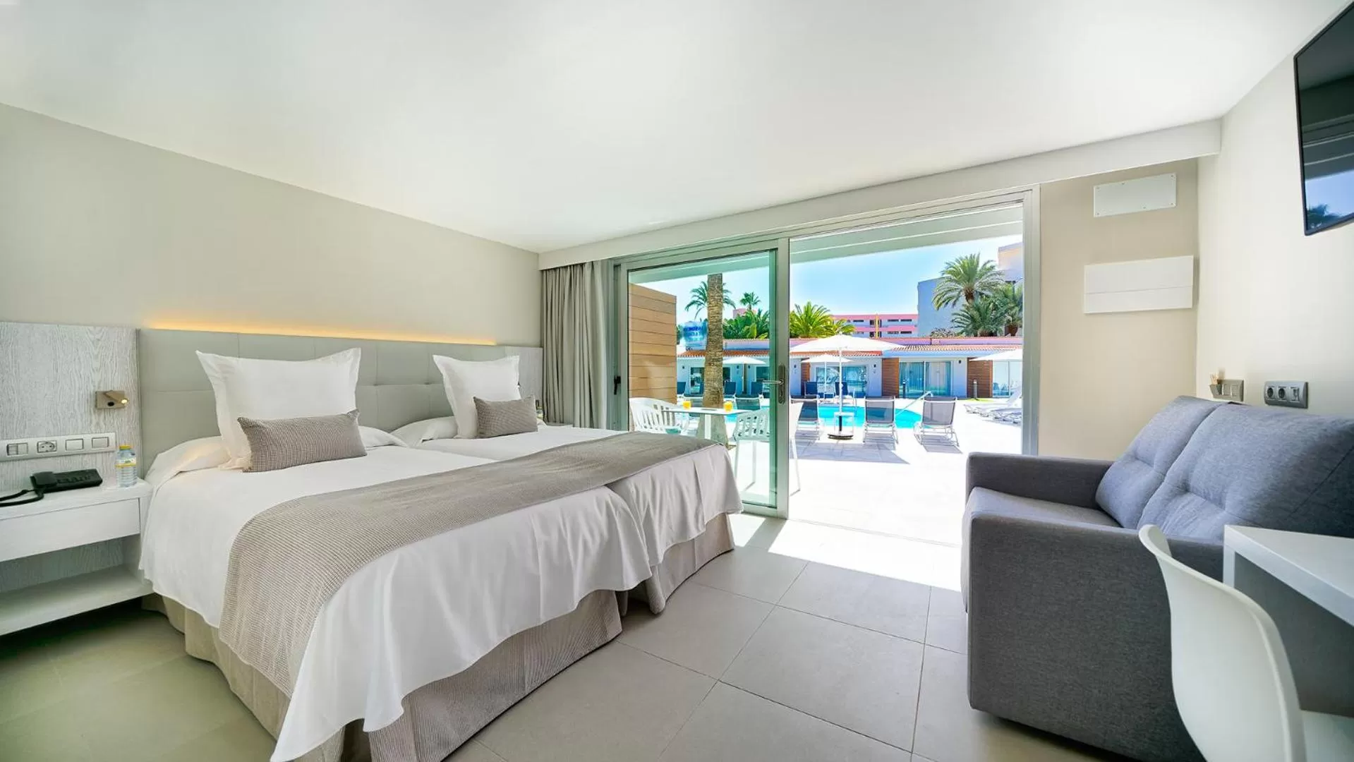 Bed in Sanom Beach Resort Only Adults