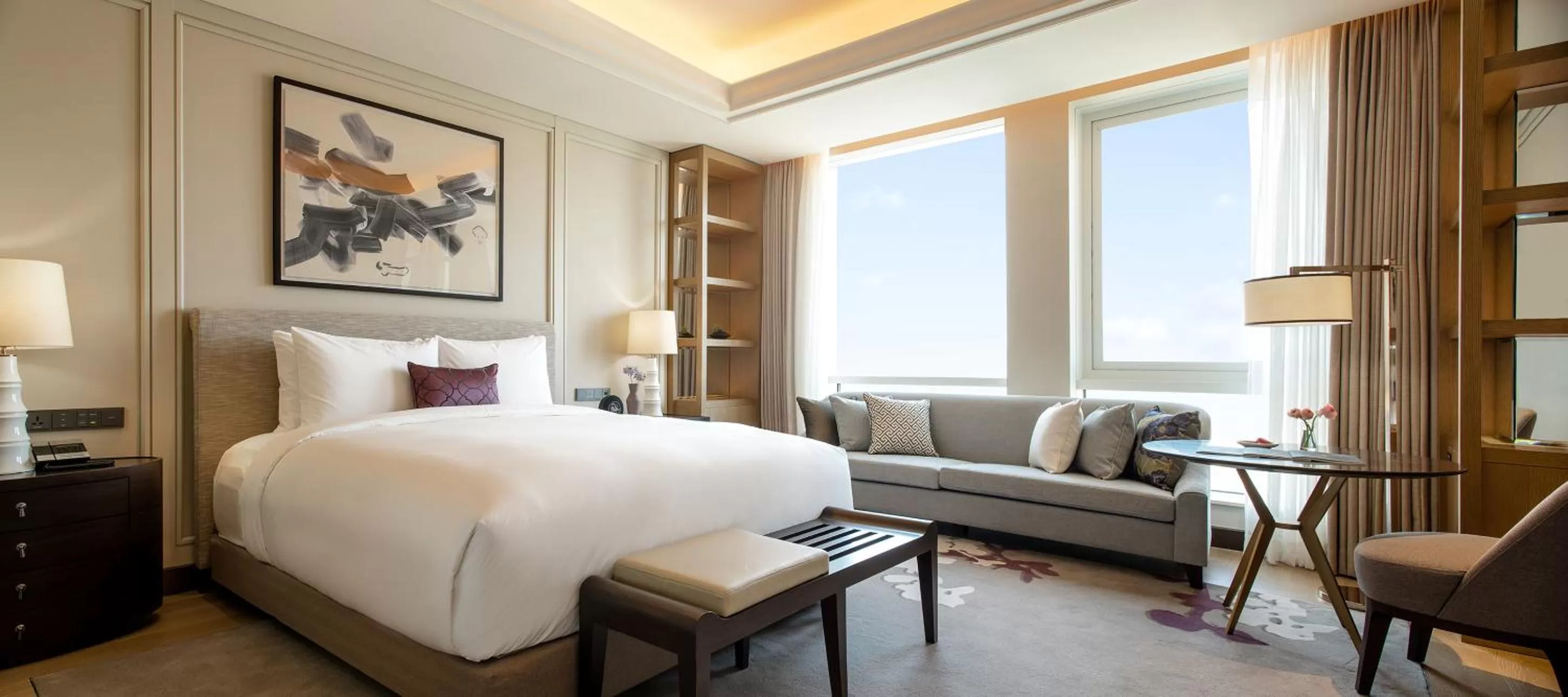 Photo of the whole room, Bed in Paradise City