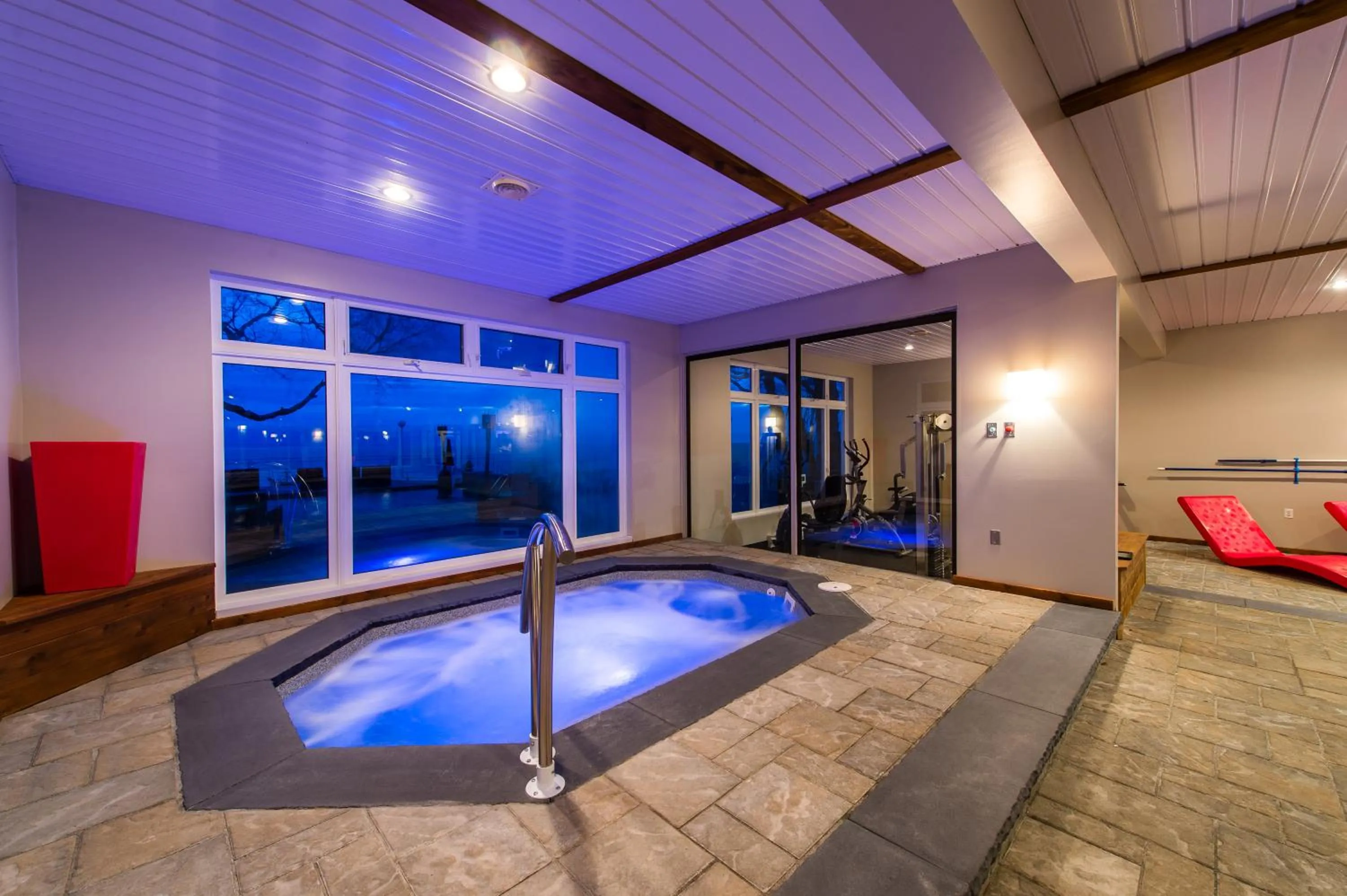 Hot Tub in Auberge de la Pointe