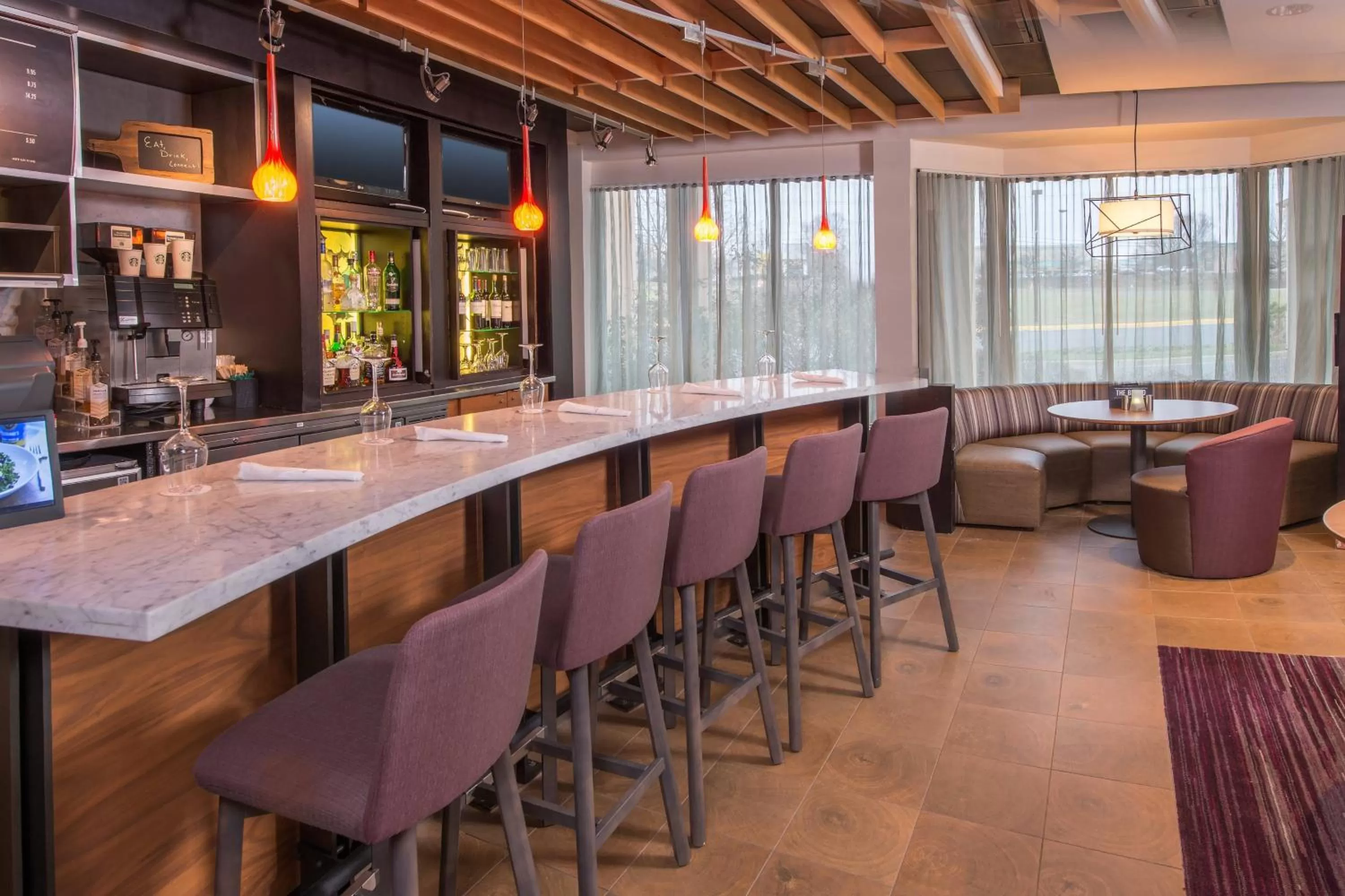 Lounge or bar in Courtyard by Marriott Fairfax Fair Oaks