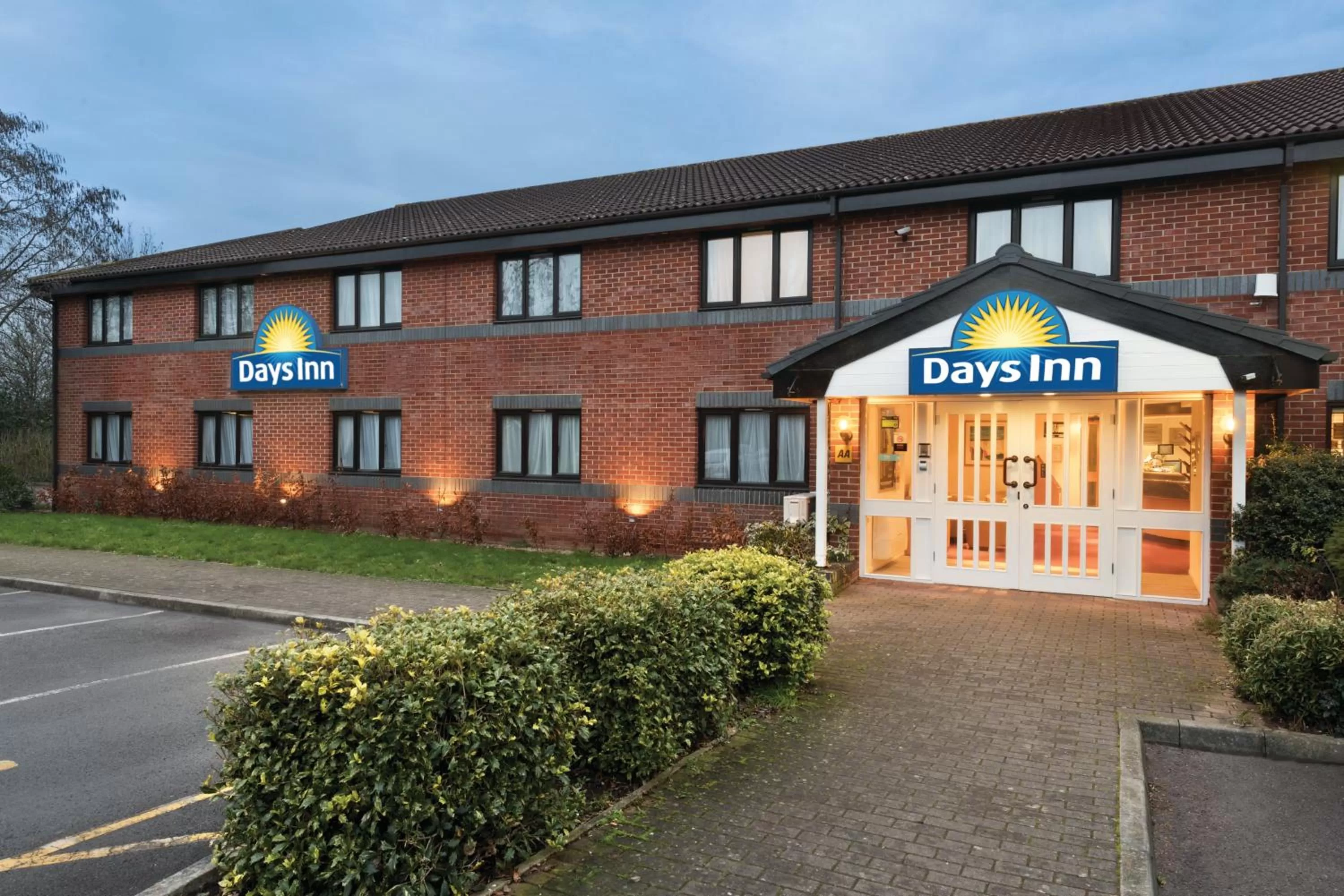 Facade/entrance in Days Inn Michaelwood M5