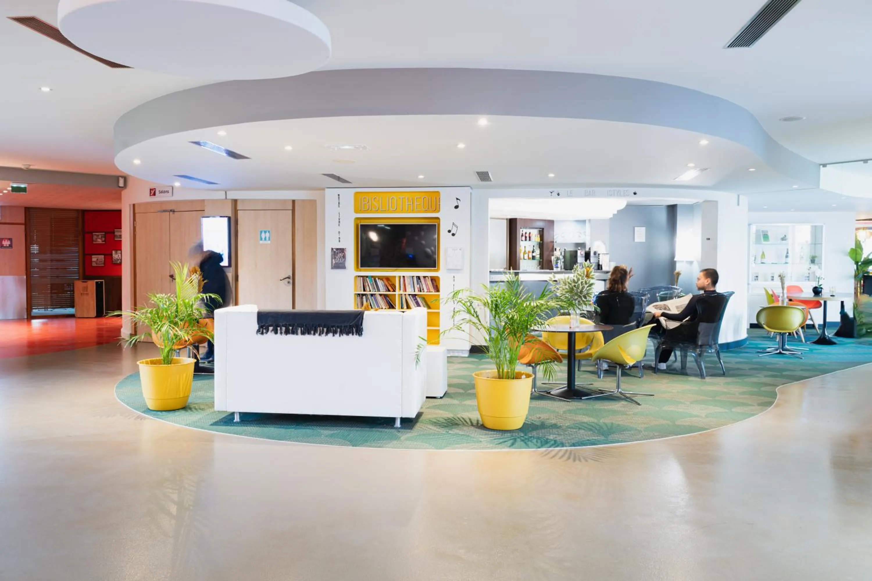 Living room in ibis Styles Lyon Sud Vienne