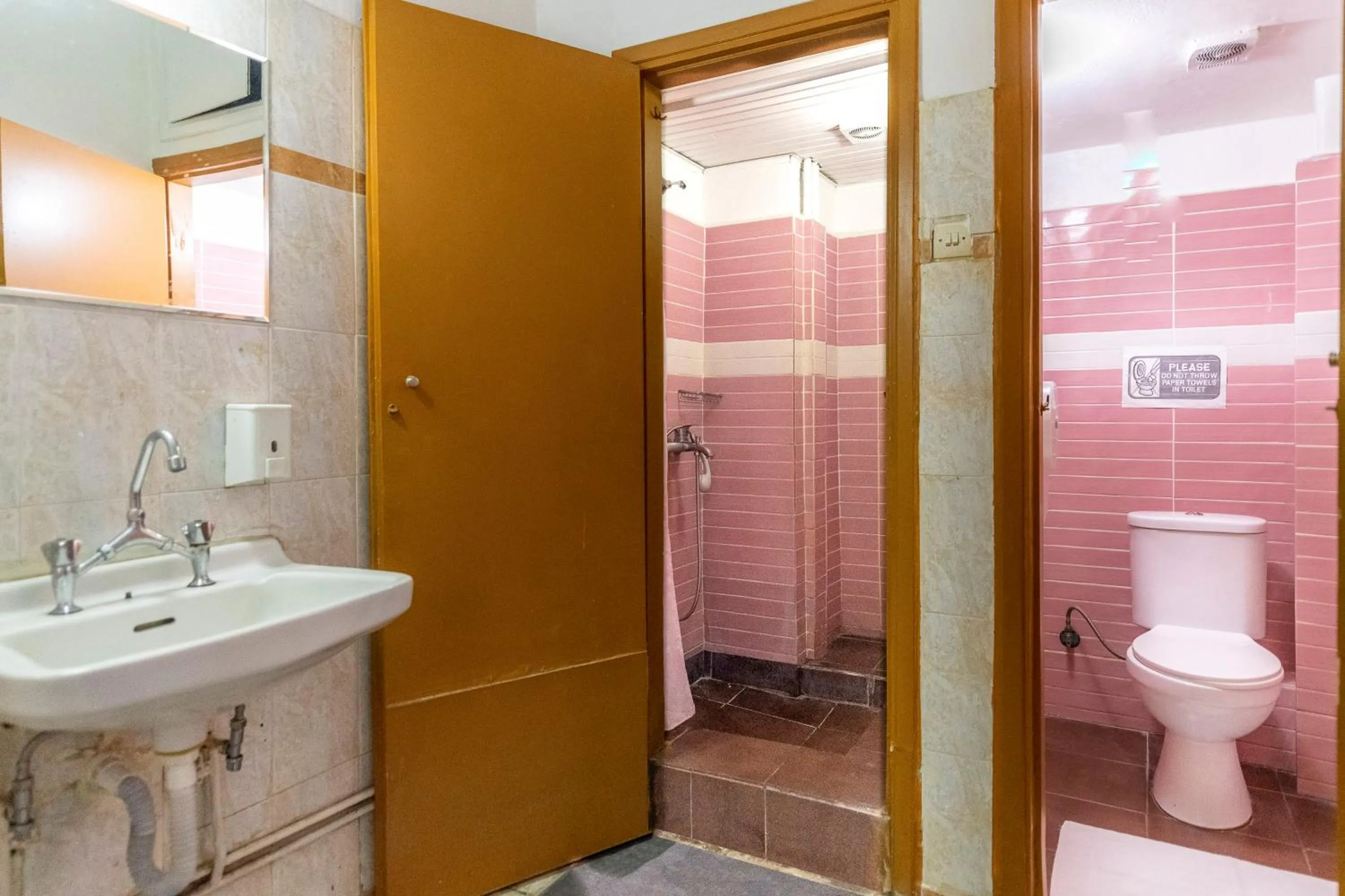 Toilet in Sparta Team Hotel