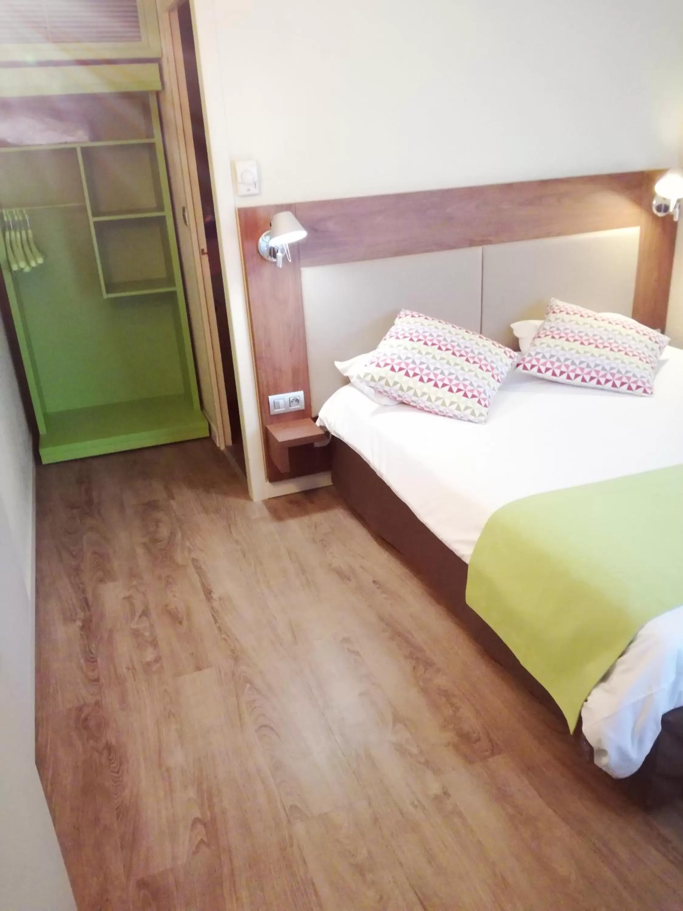 Bed in Campanile Deauville Saint-Arnoult