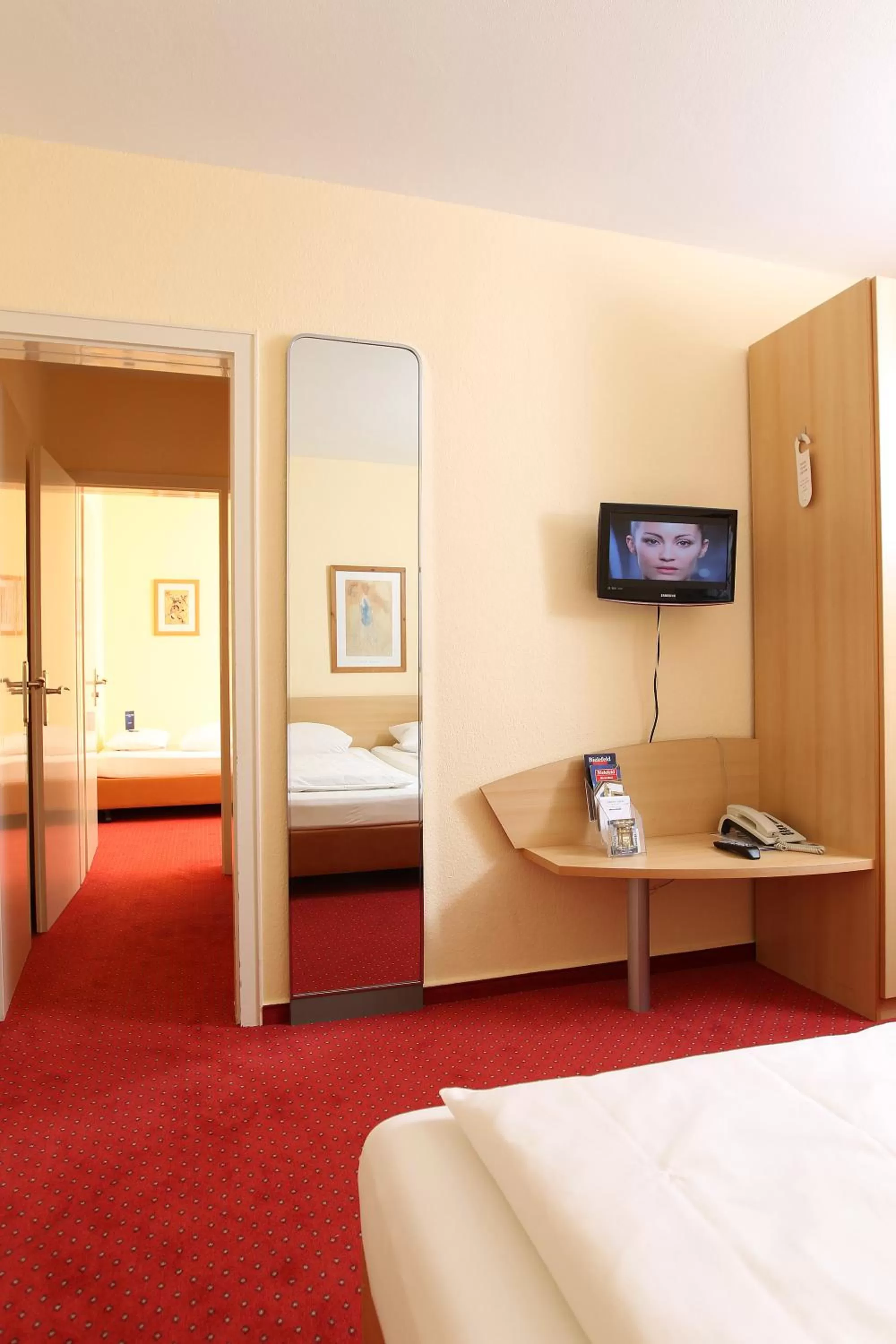 Photo of the whole room, Bed in Comfort Garni Stadtzentrum Hotel