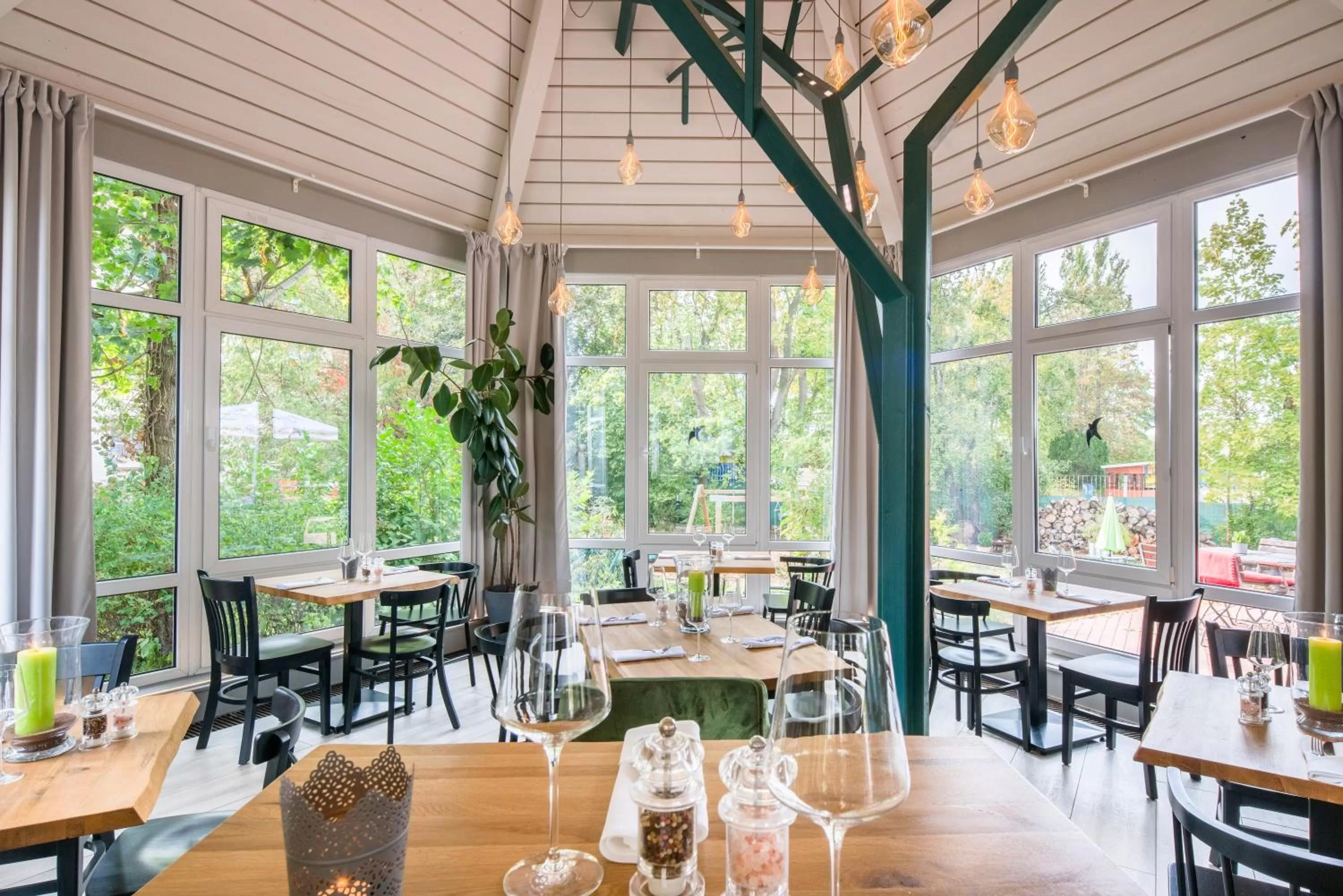 Restaurant/places to eat in Parkhotel Diani