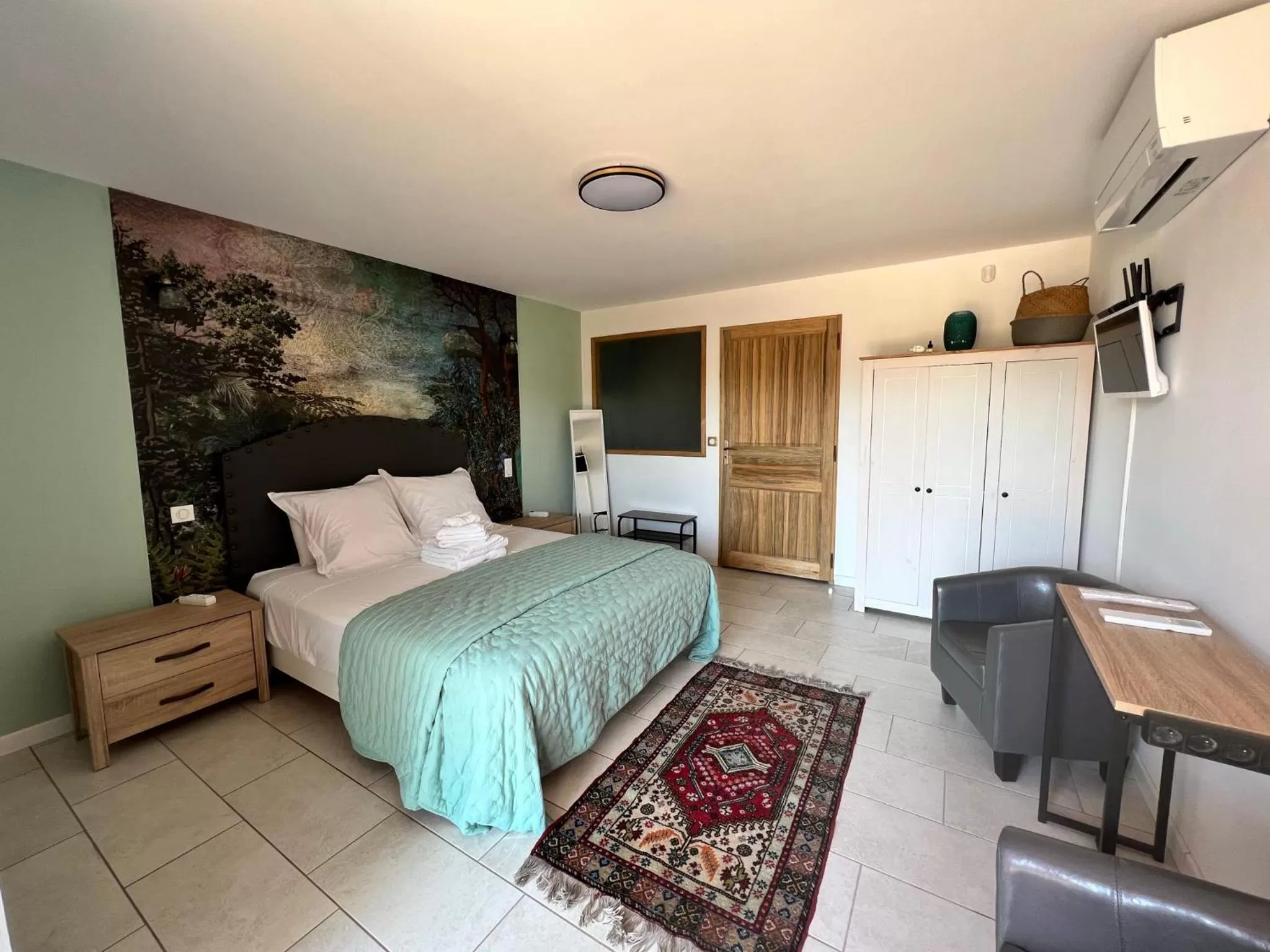 Photo of the whole room in BASTIDE DES MARTELIERES