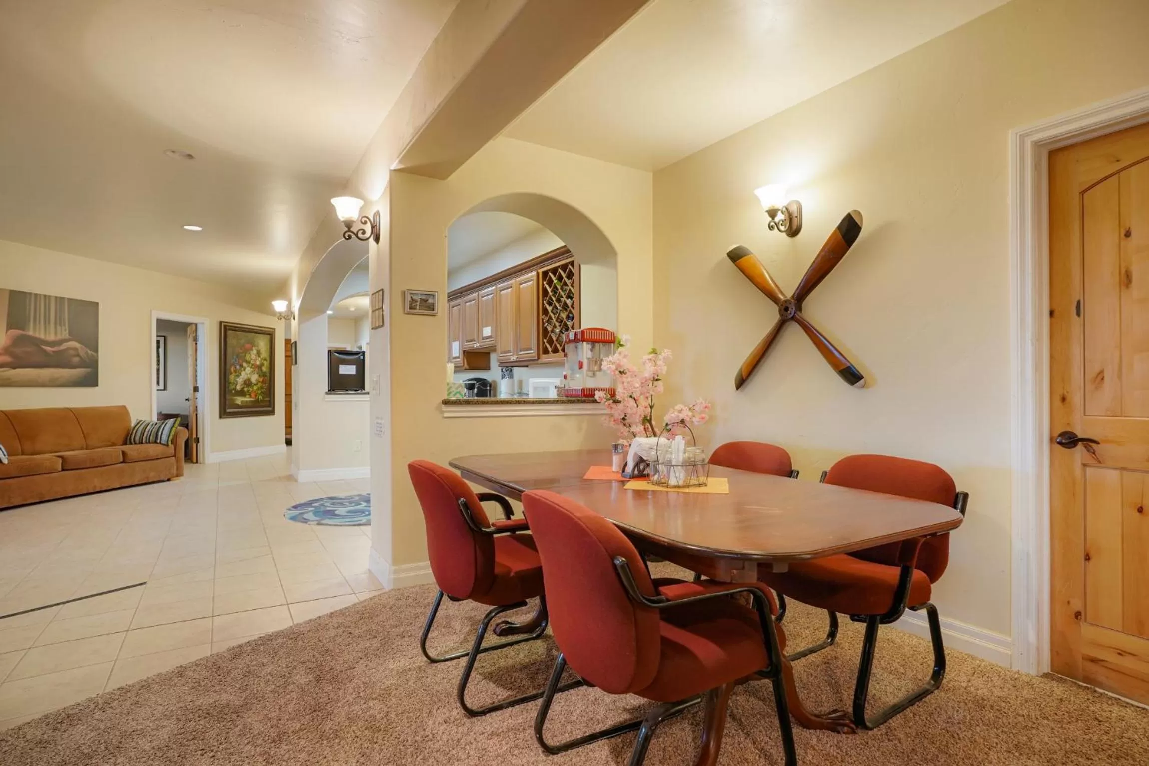 Shower, Dining Area in Summit Villa BnB