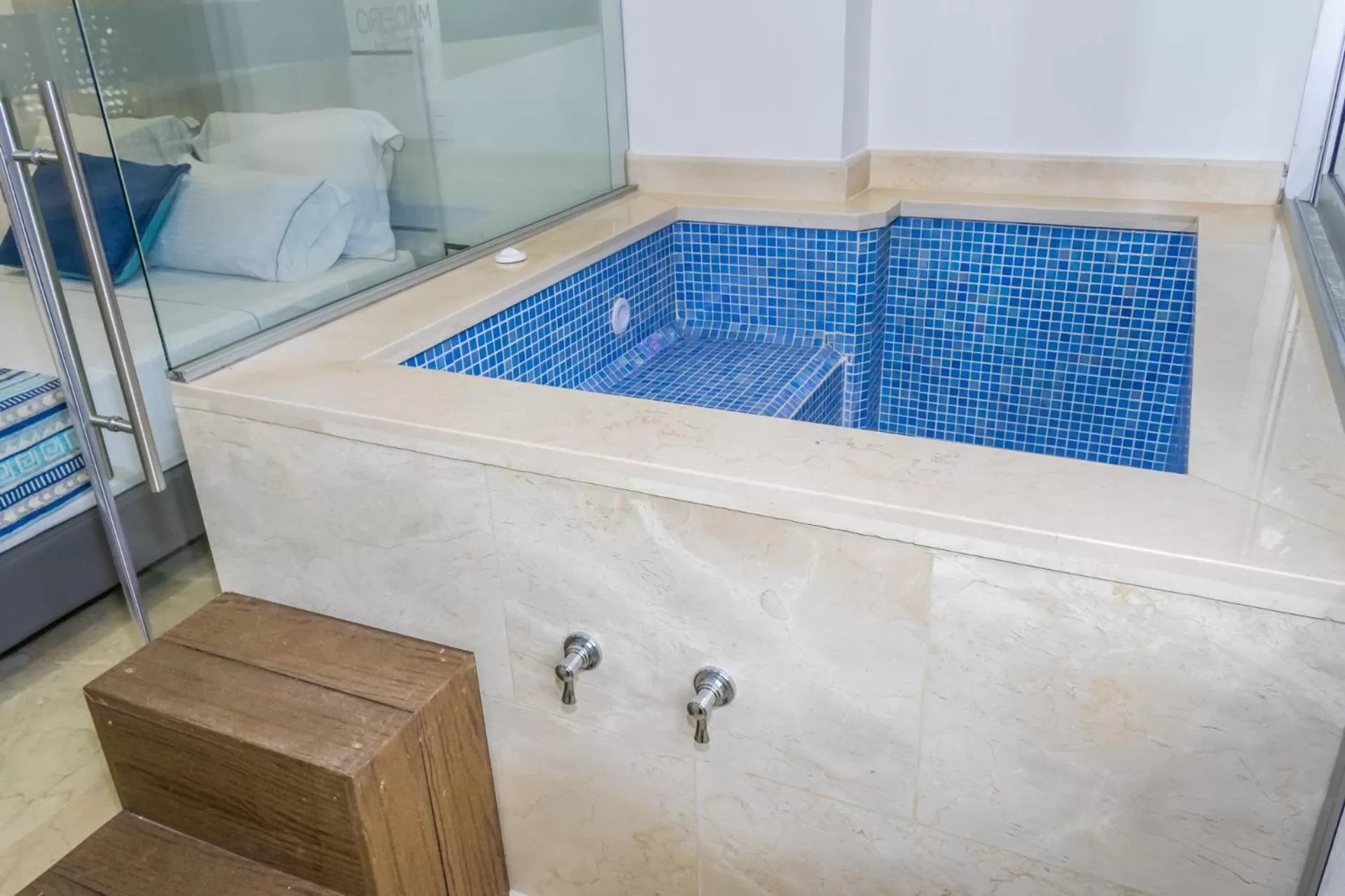 Photo of the whole room in Hotel Madeiro