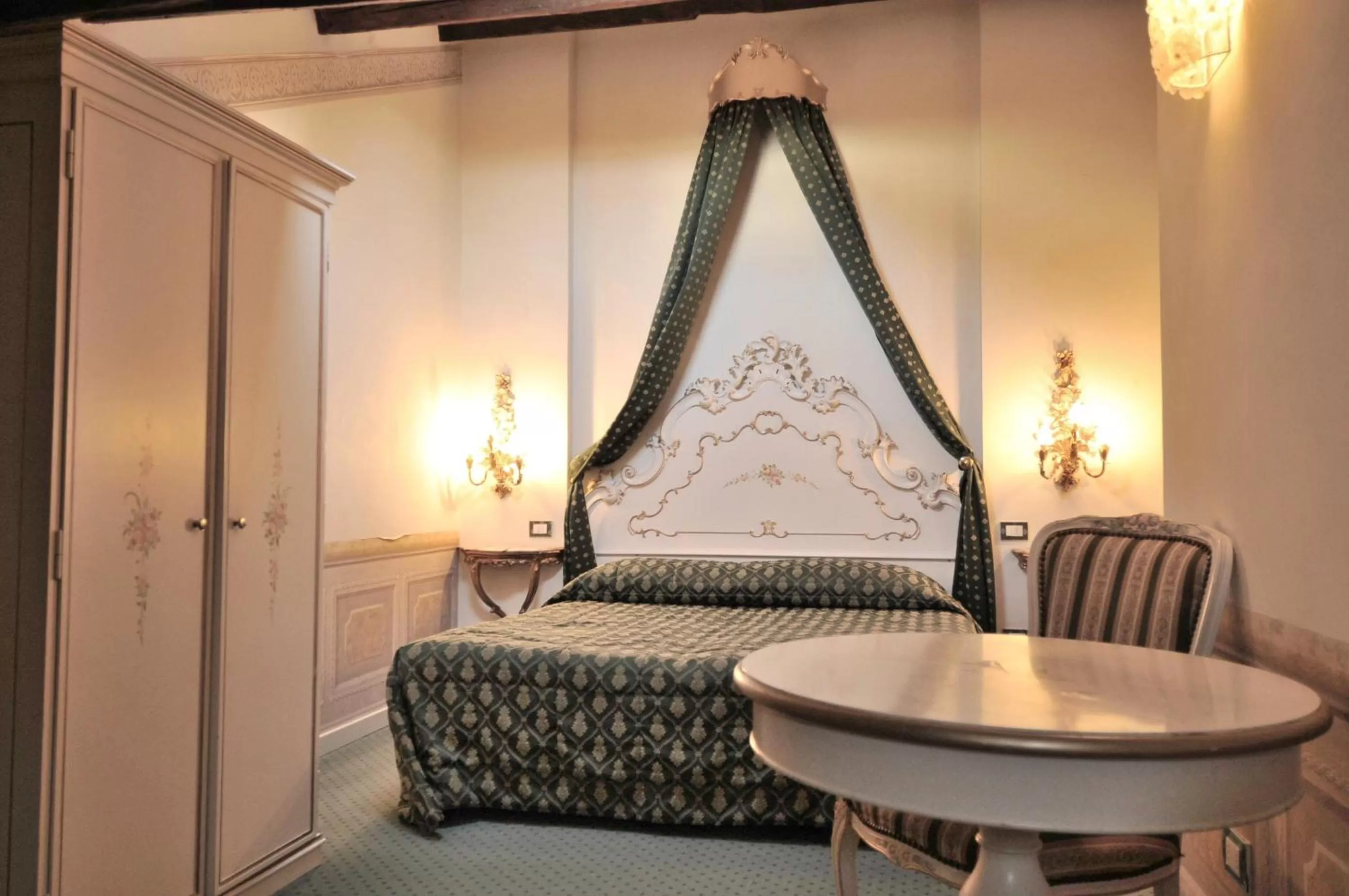 Bed in Hotel Mezzo Pozzo