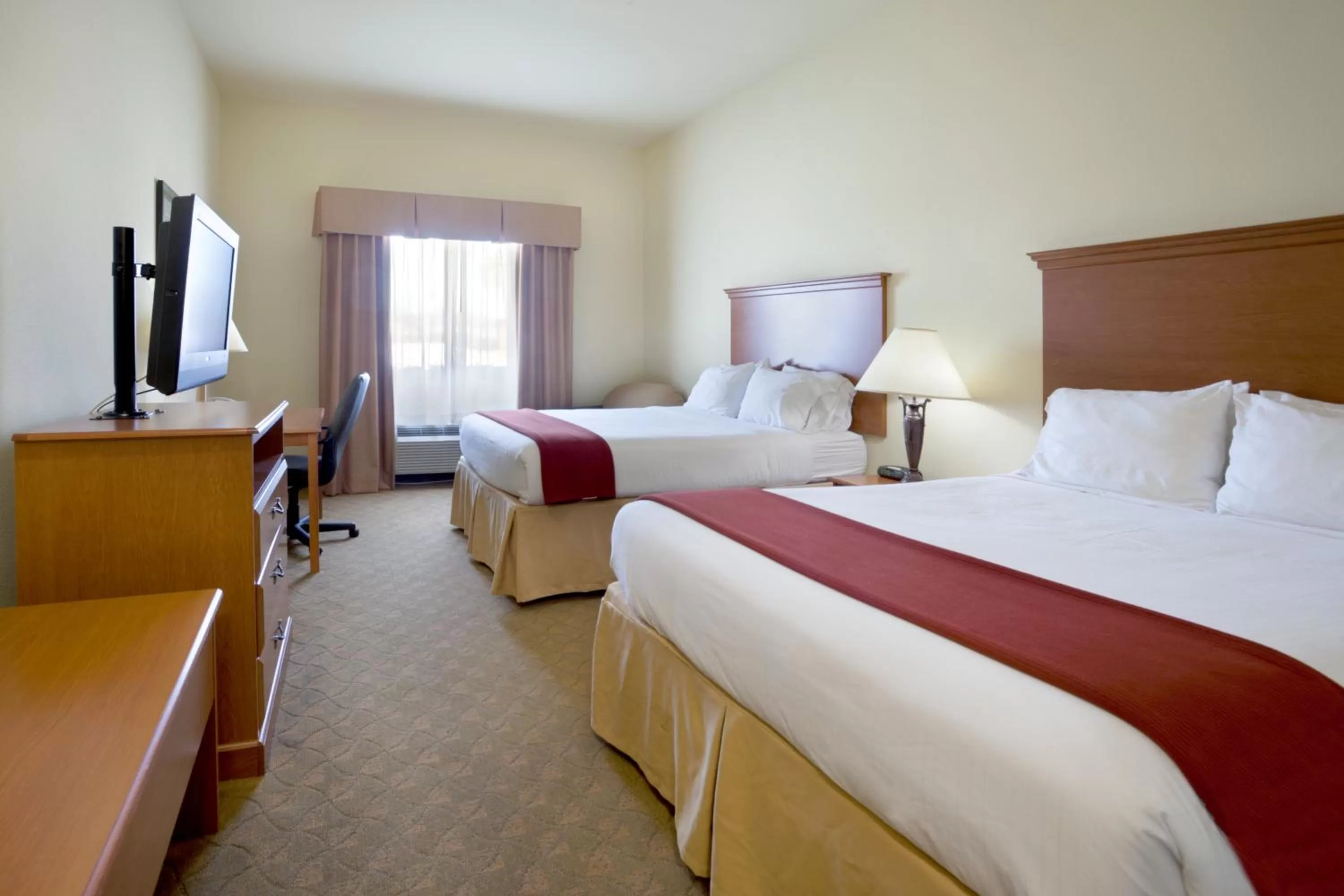 Photo of the whole room, Bed in Holiday Inn Express Hotel & Suites Zapata by IHG