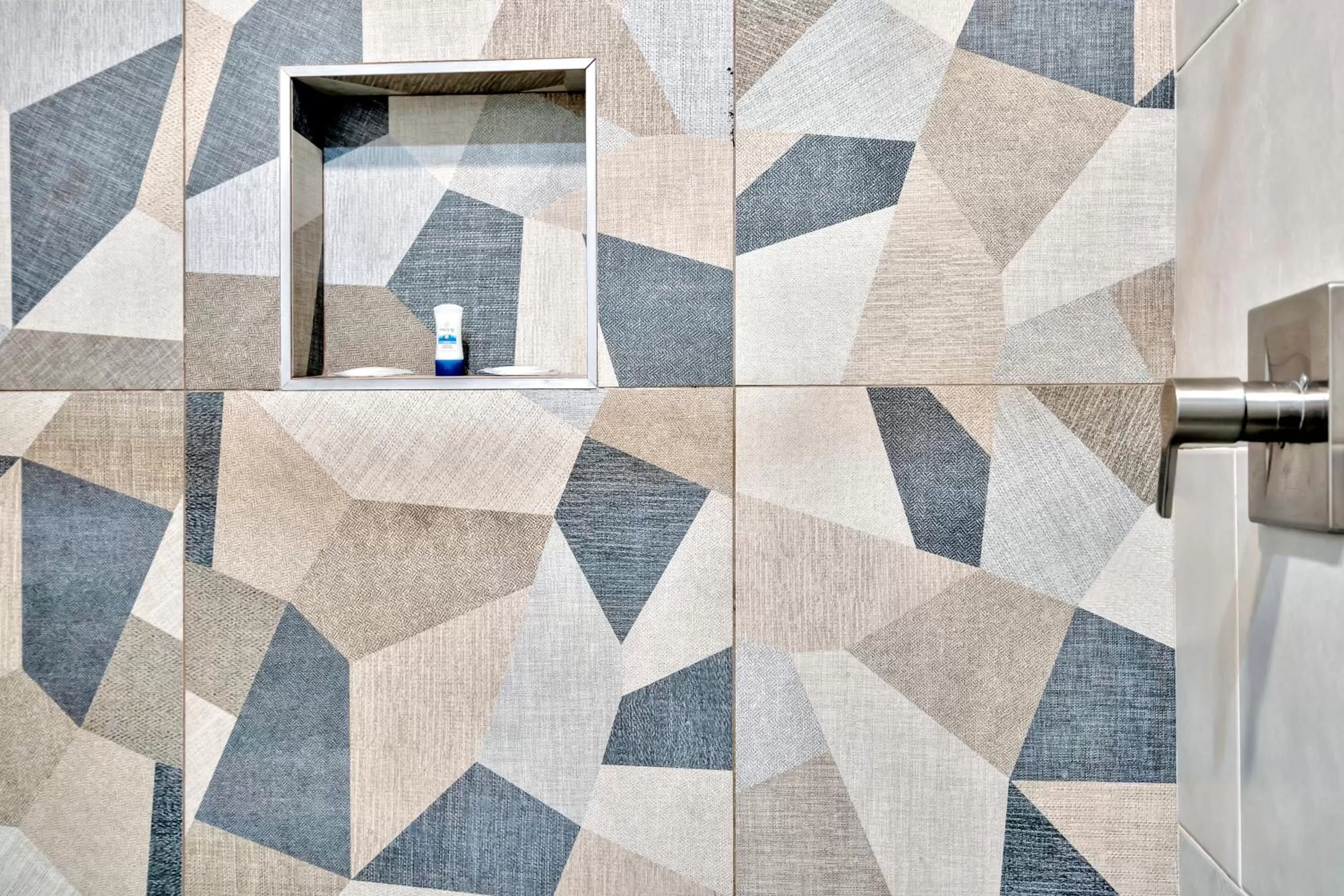 Shower in Royal Hawaiian Inn - Mid City, Los Angeles