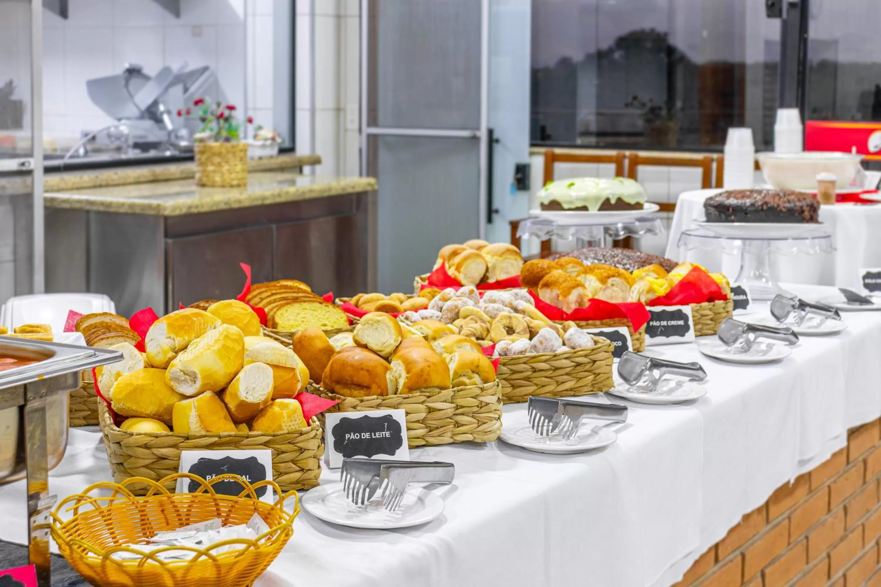 Buffet breakfast in Hotel Caminho do Rosário