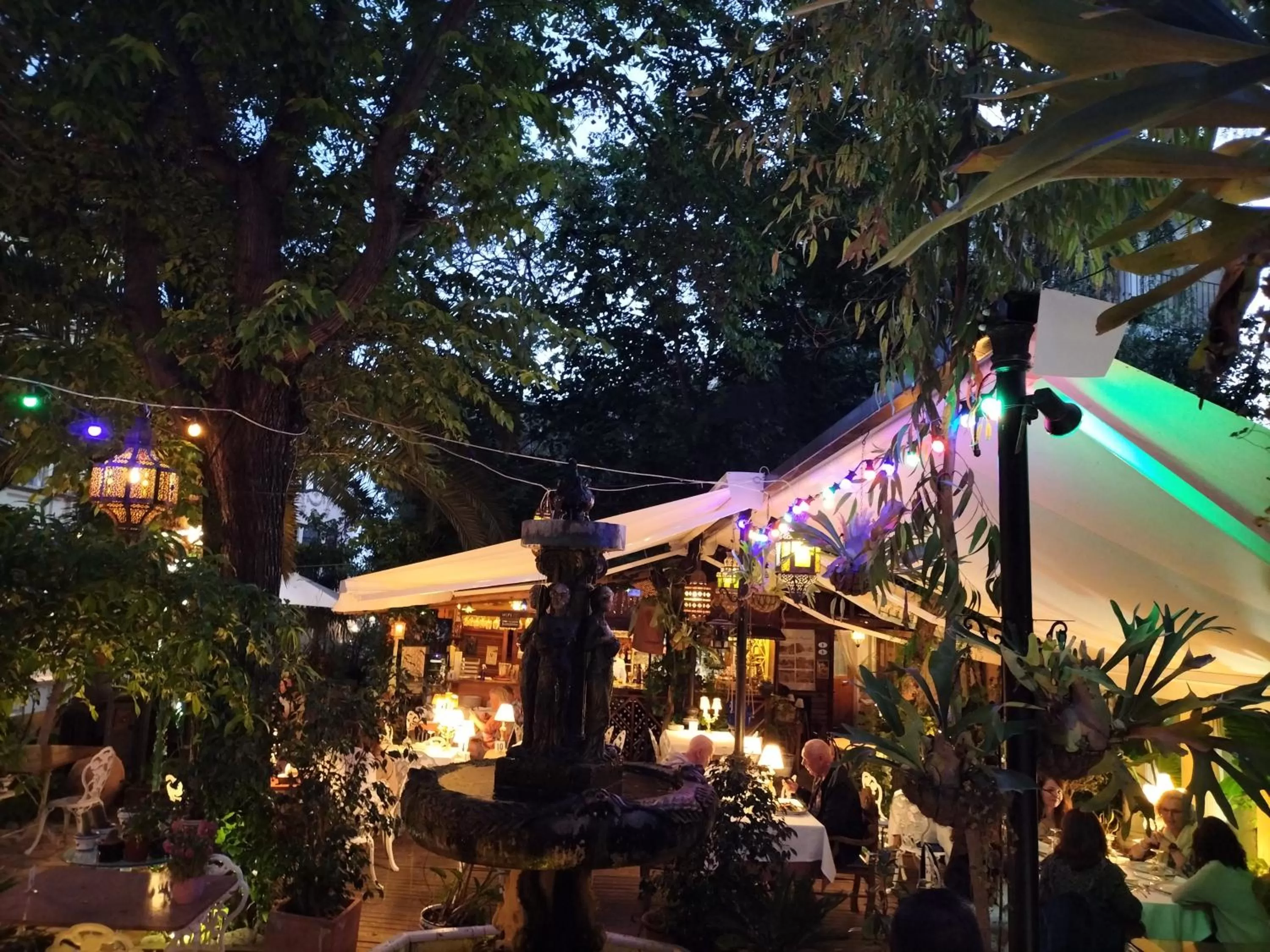 Restaurant/places to eat in Sitges Royal Rooms