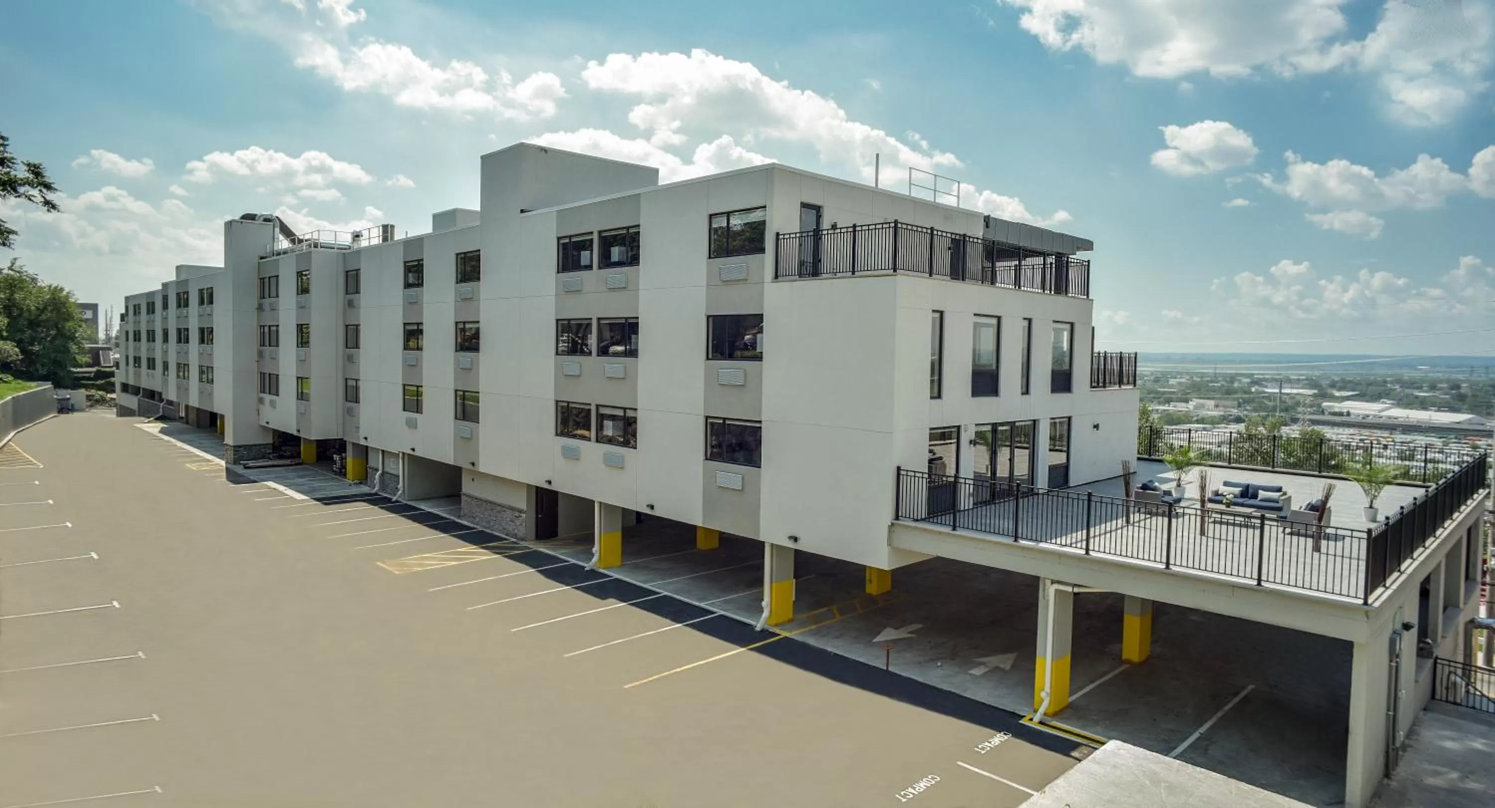 Property building in Wyndham Garden North Bergen - Secaucus