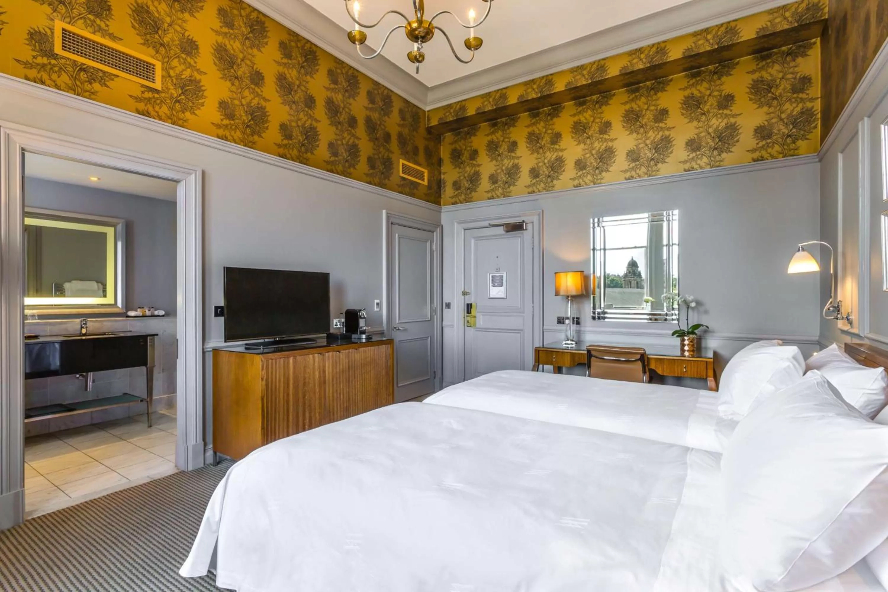 Premier Twin Room with Castle View in The Caledonian Edinburgh, Curio Collection by Hilton
