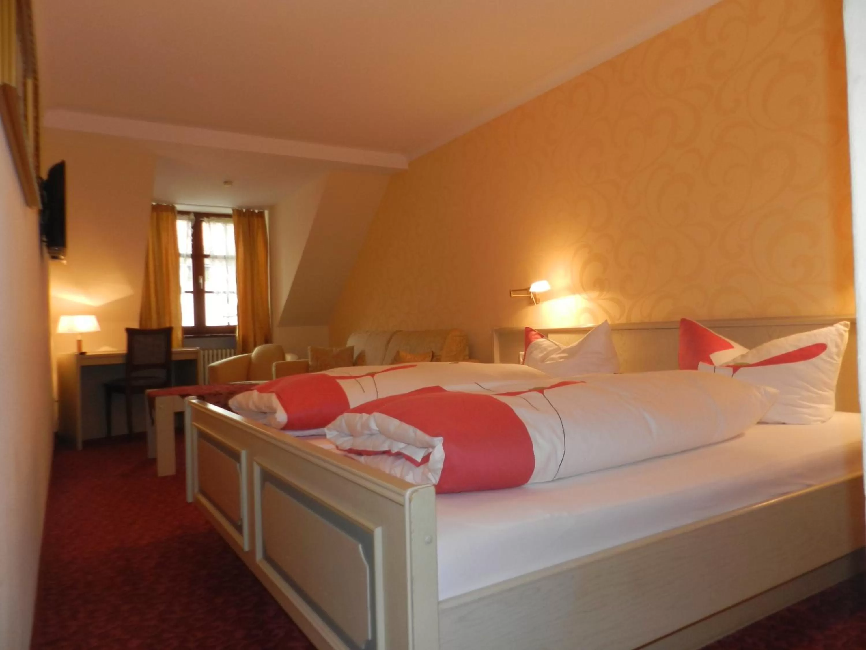 Bed in Hotel Löwen-Weinstube