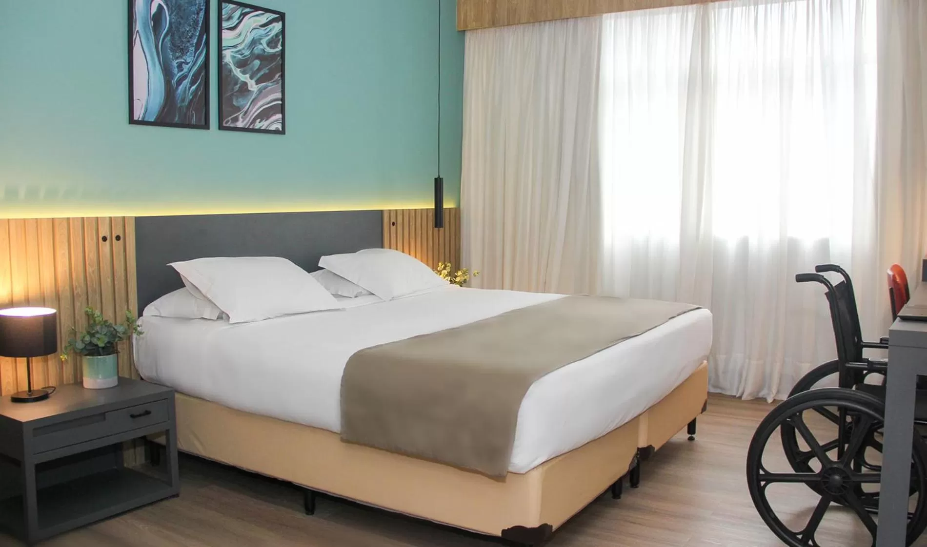 Photo of the whole room, Bed in Pestana Curitiba