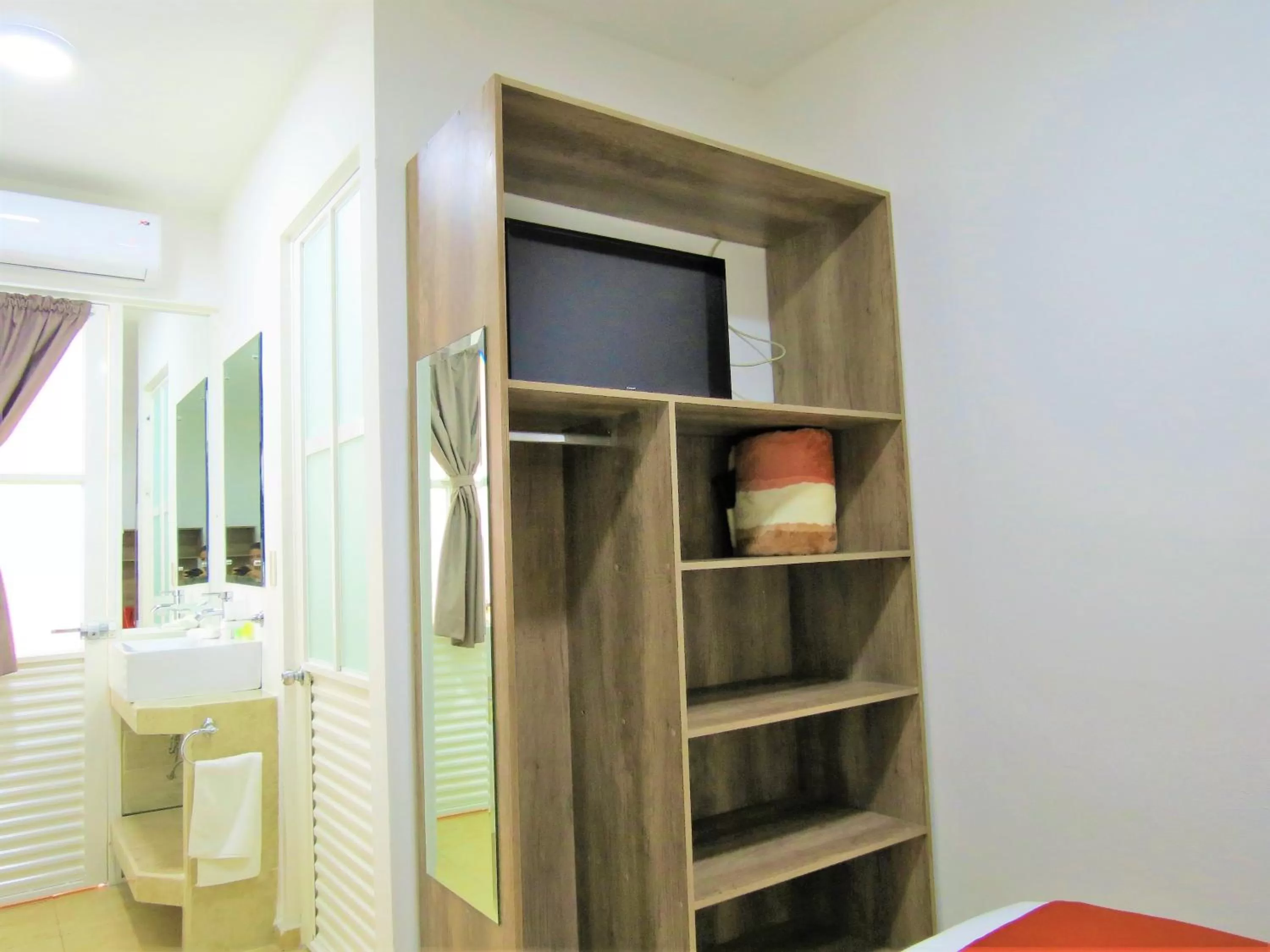 TV and multimedia, Bed in Hotel del Arte y Figura