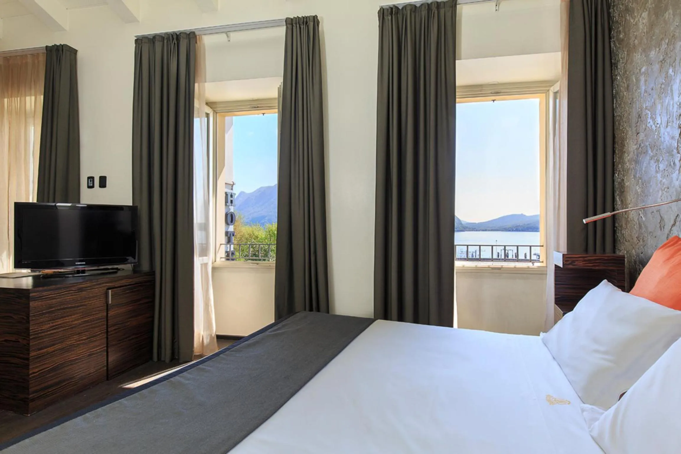 Lake view, Bed in Hotel Ancora