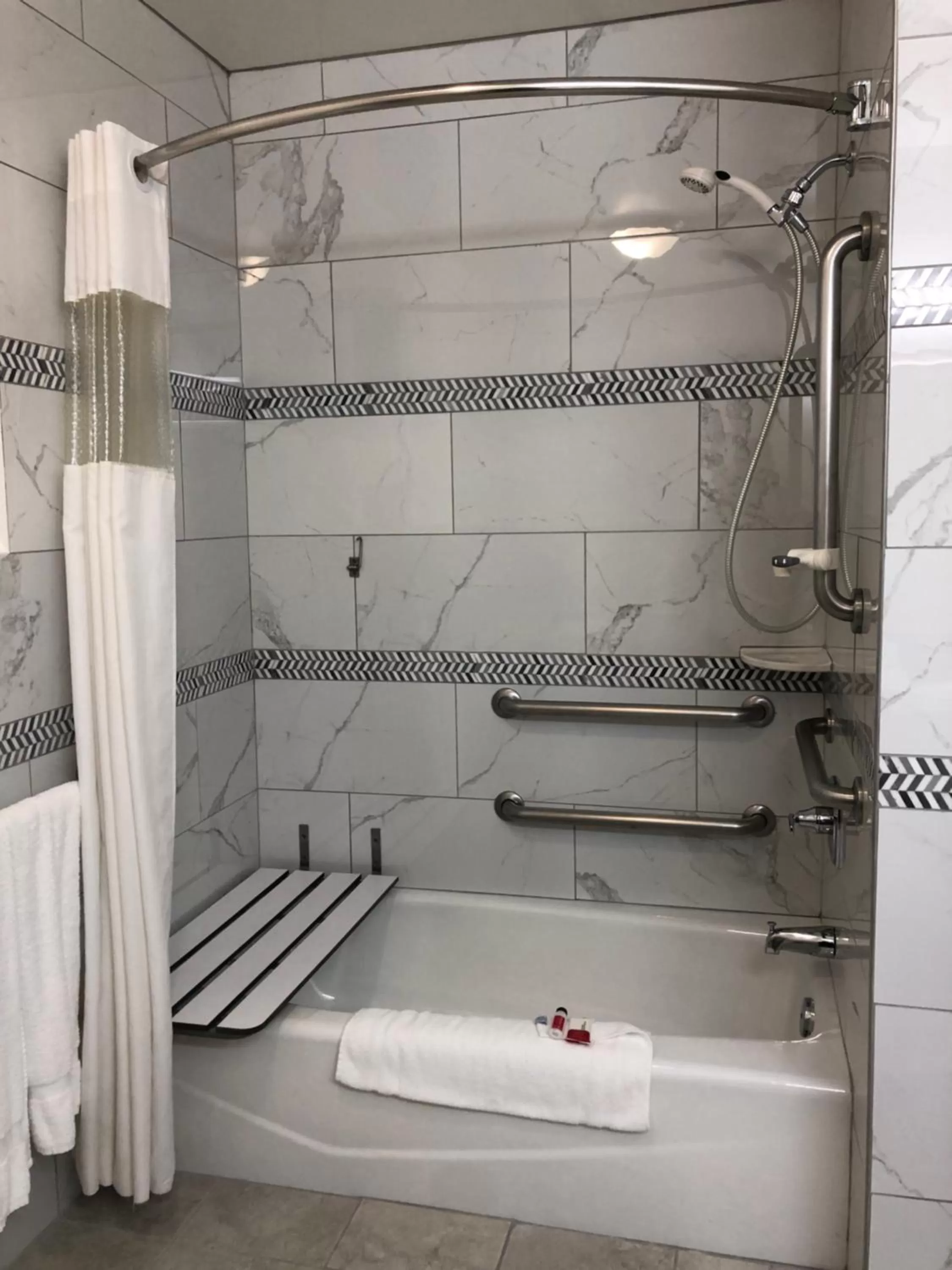 Bath in Castaic Inn Six Flags Valencia