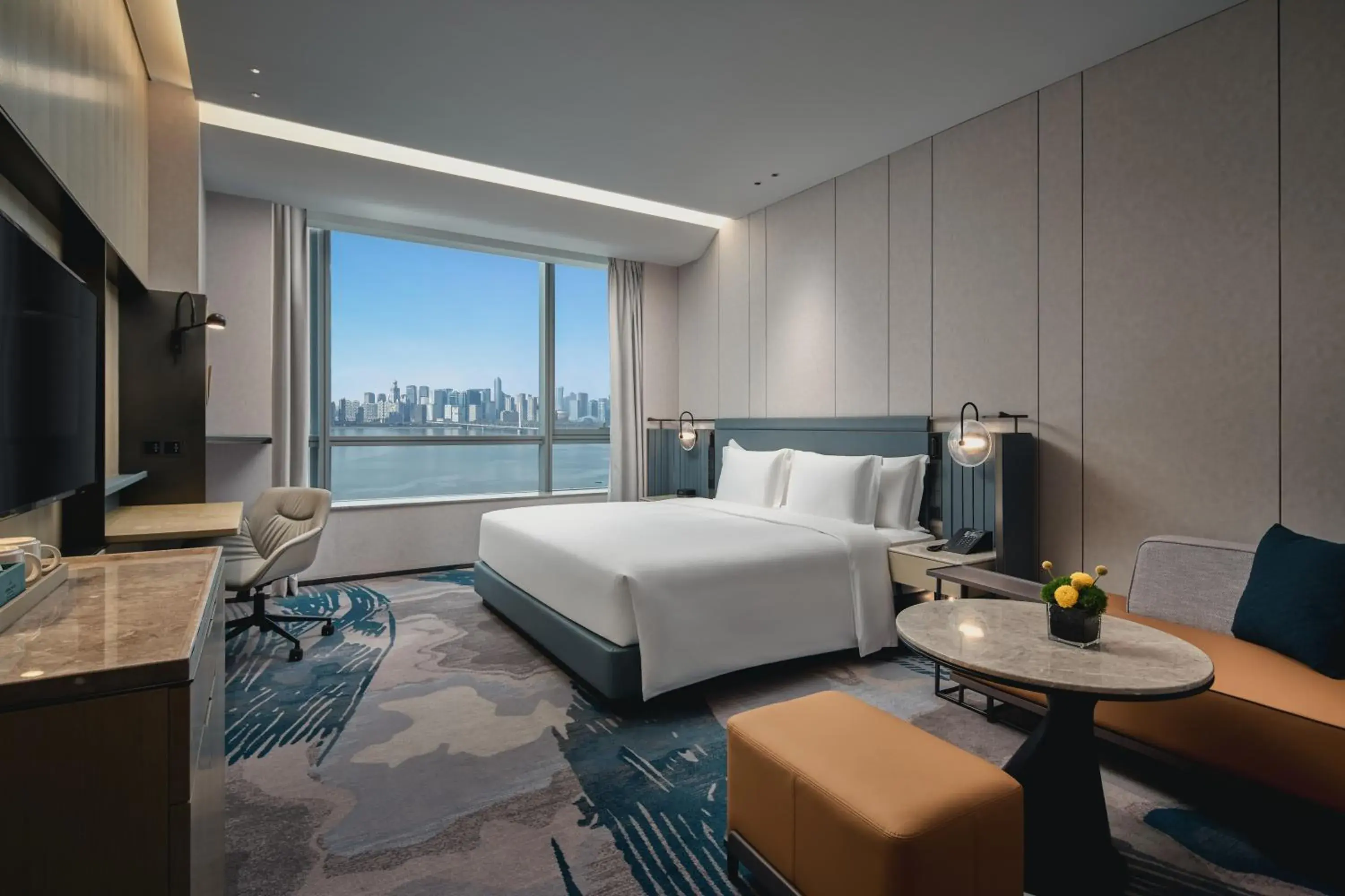 Standard King Room with River View - Lounge Access in Crowne Plaza Hangzhou Riverside by IHG Standard King Room with River View - Lounge Access in Crowne Plaza Hangzhou Riverside by IHG