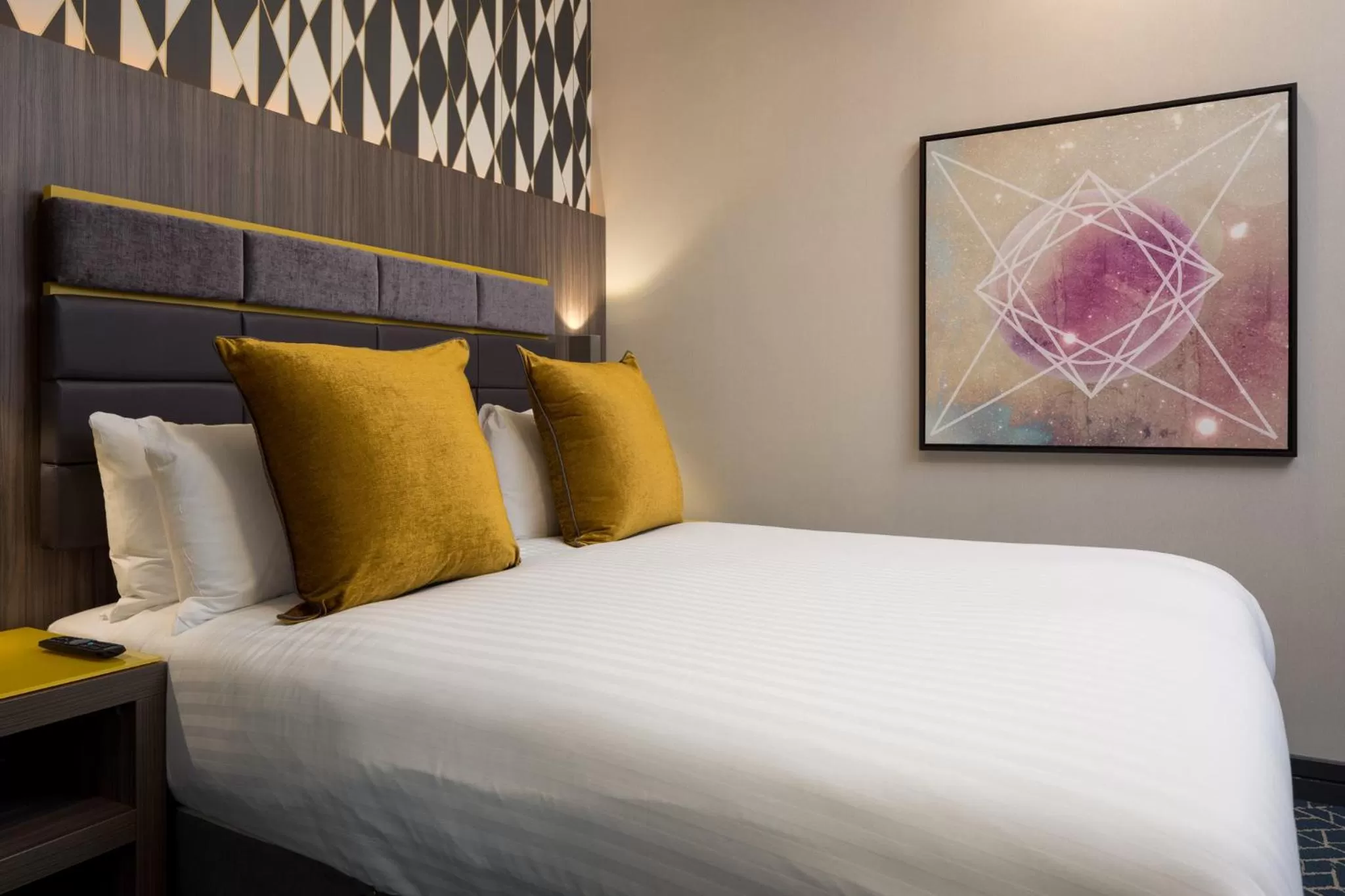 Bedroom, Bed in Roomzzz Manchester Victoria